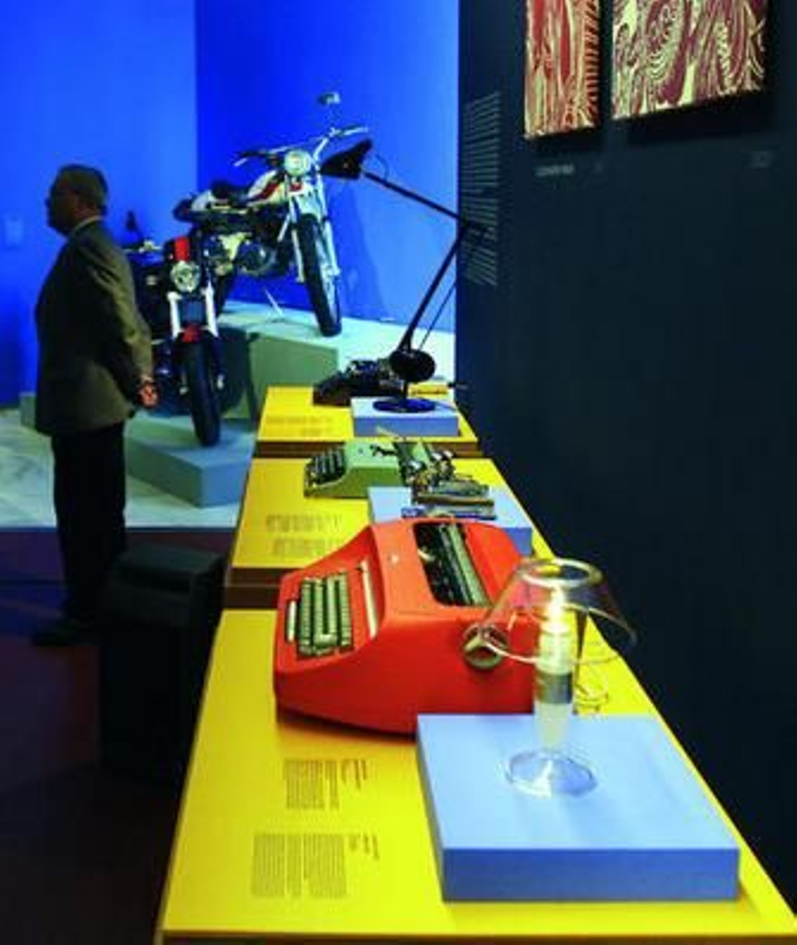 Las máquinas de escribir Olivetti forman parte de esta muestra. Las máquinas de escribir Olivetti forman parte de esta muestra.
