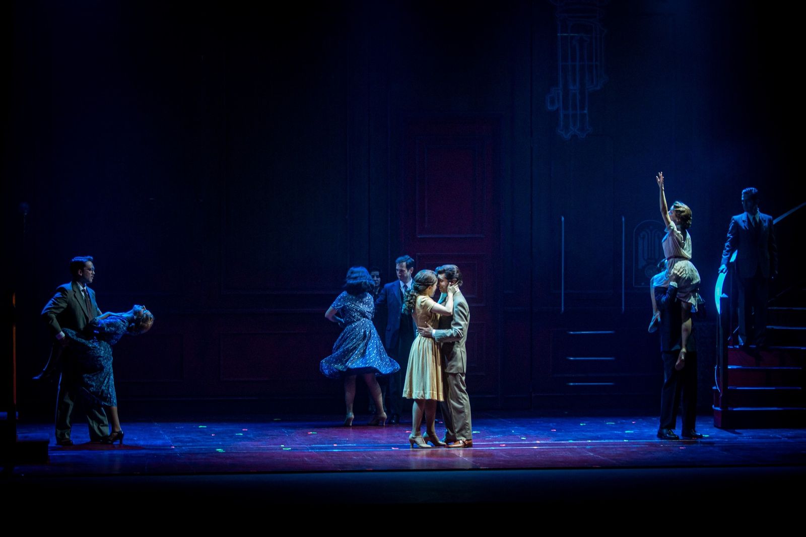 Imágenes del musical 'El tiempo entre costuras' en el Gran Teatro Falla