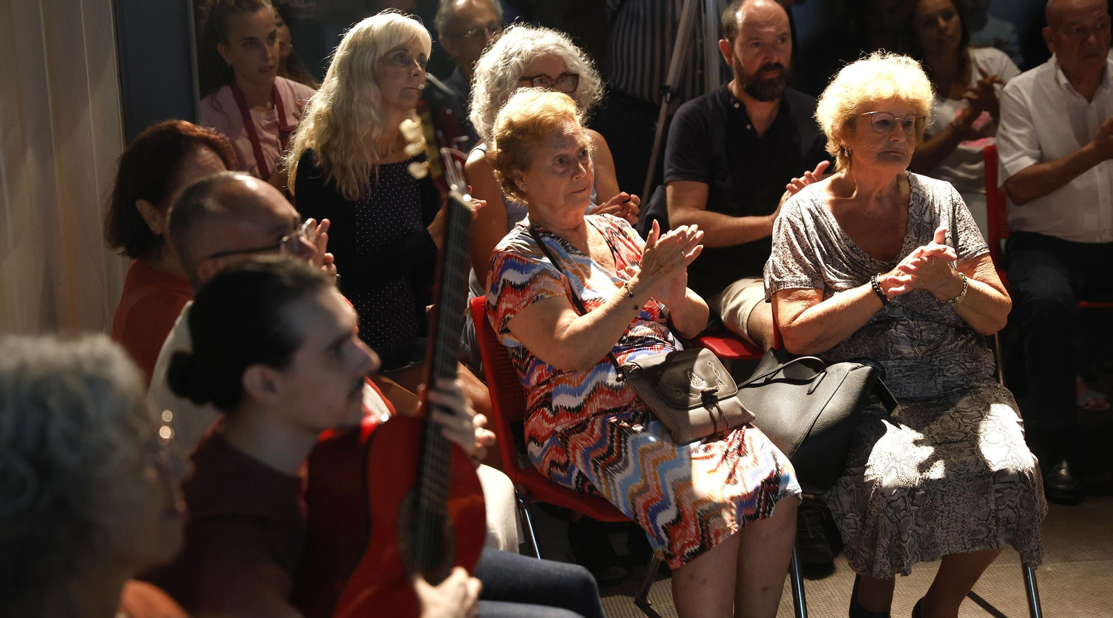 Búscate en la reunión a compás en AlCultura