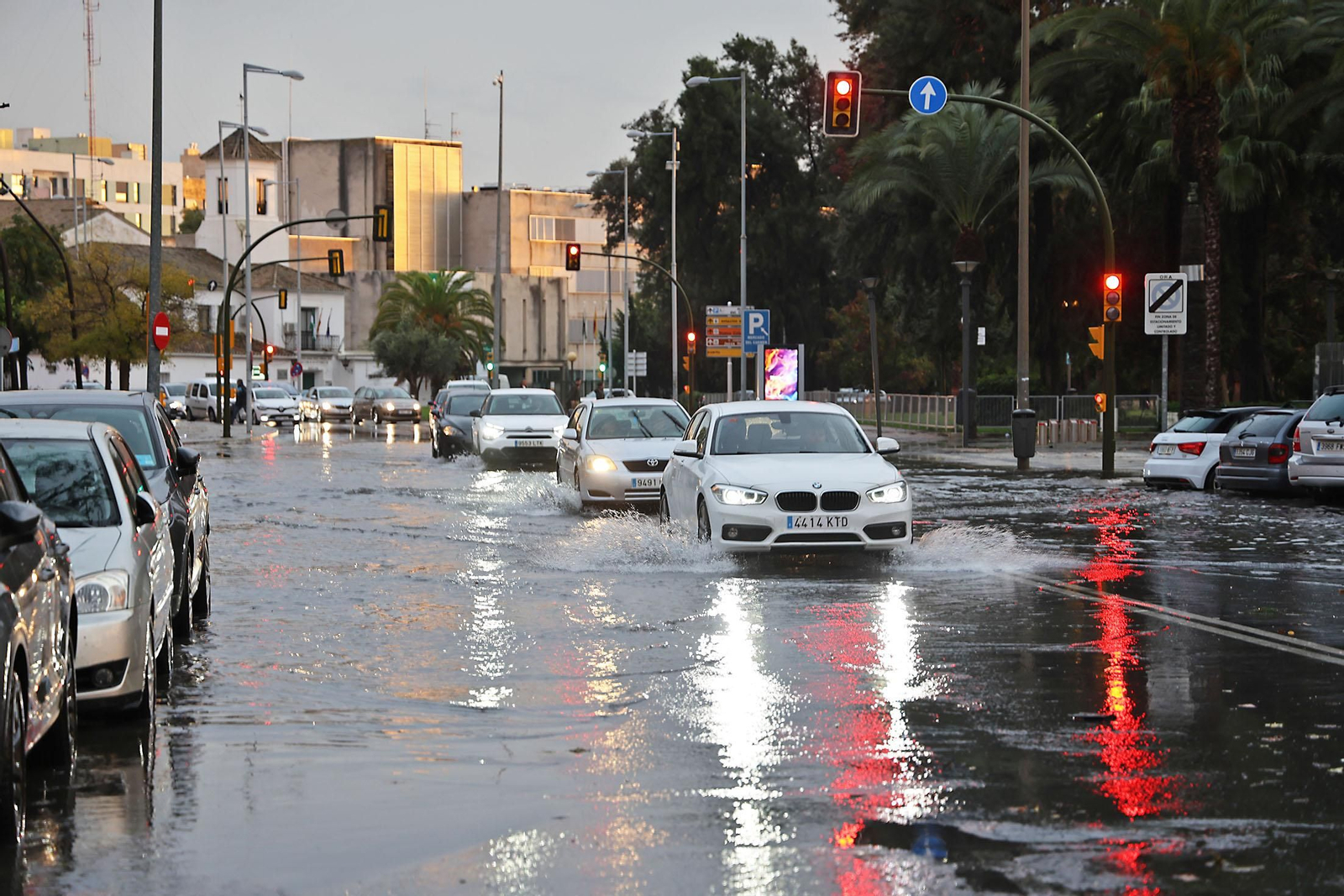 Imágenes del caos en Huelva por la borrasca Claudia con inundaciones, riadas y cortes de carreteras