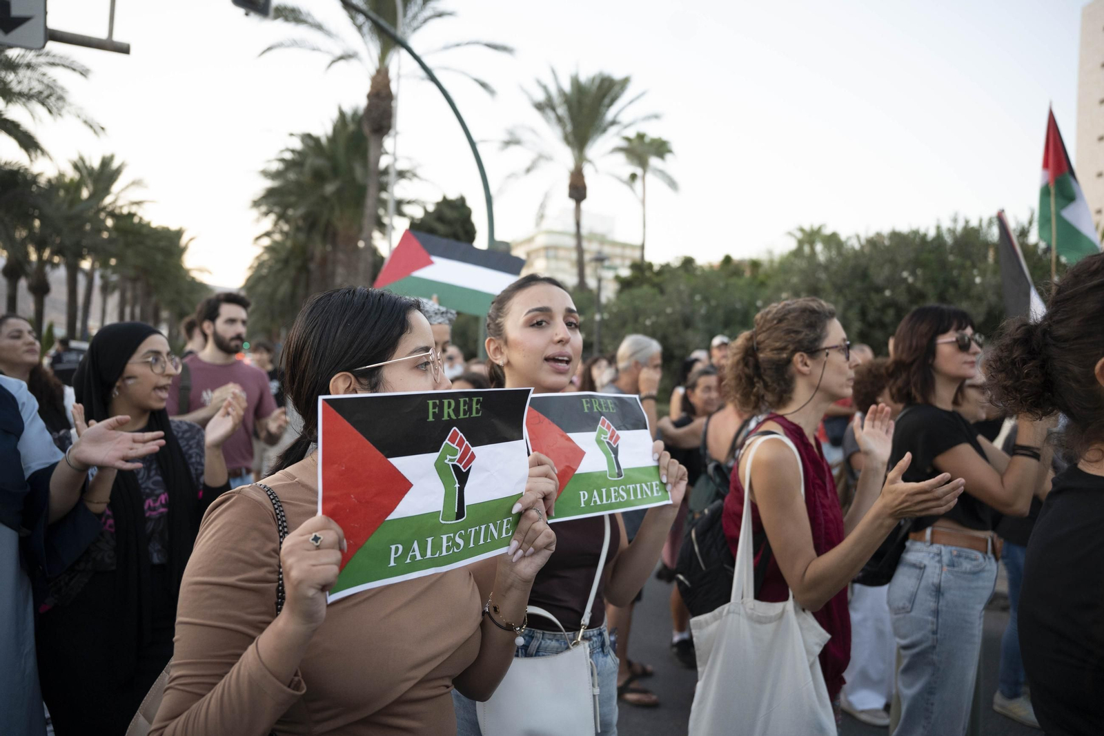 Manifestación convocada por la Plataforma Almería por Palestina