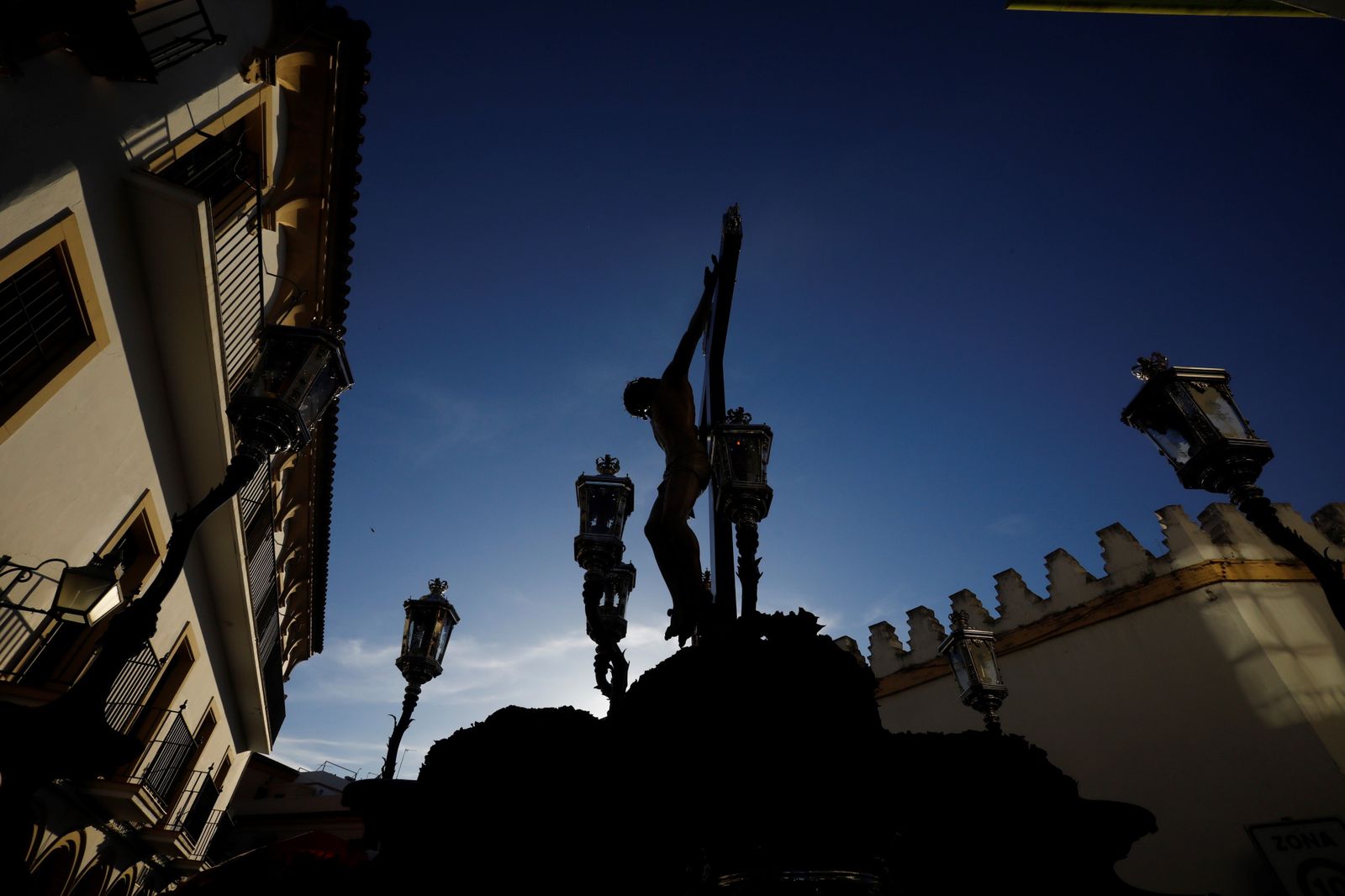 Viernes Santo en Córdoba: la procesión de los Dolores, en imágenes