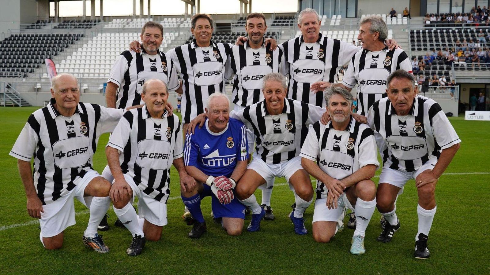 Formación inicial de los veteranos de la Balona