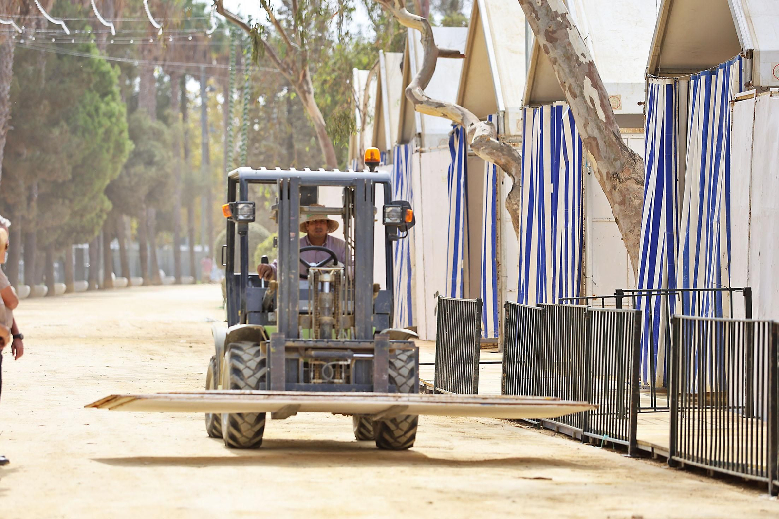 Imágenes de los preparativos en el recinto de la Feria del Caballo 2024