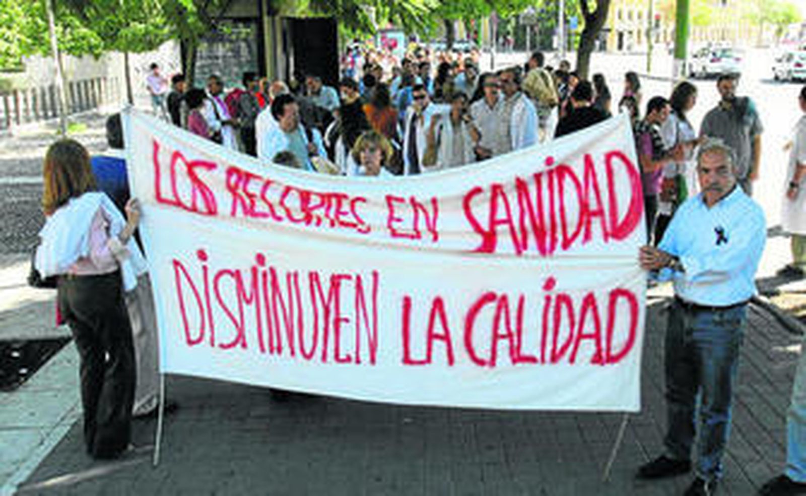 Un grupo de médicos durante la última jornada de huelga en el SAS, el 23 de octubre de 2012.