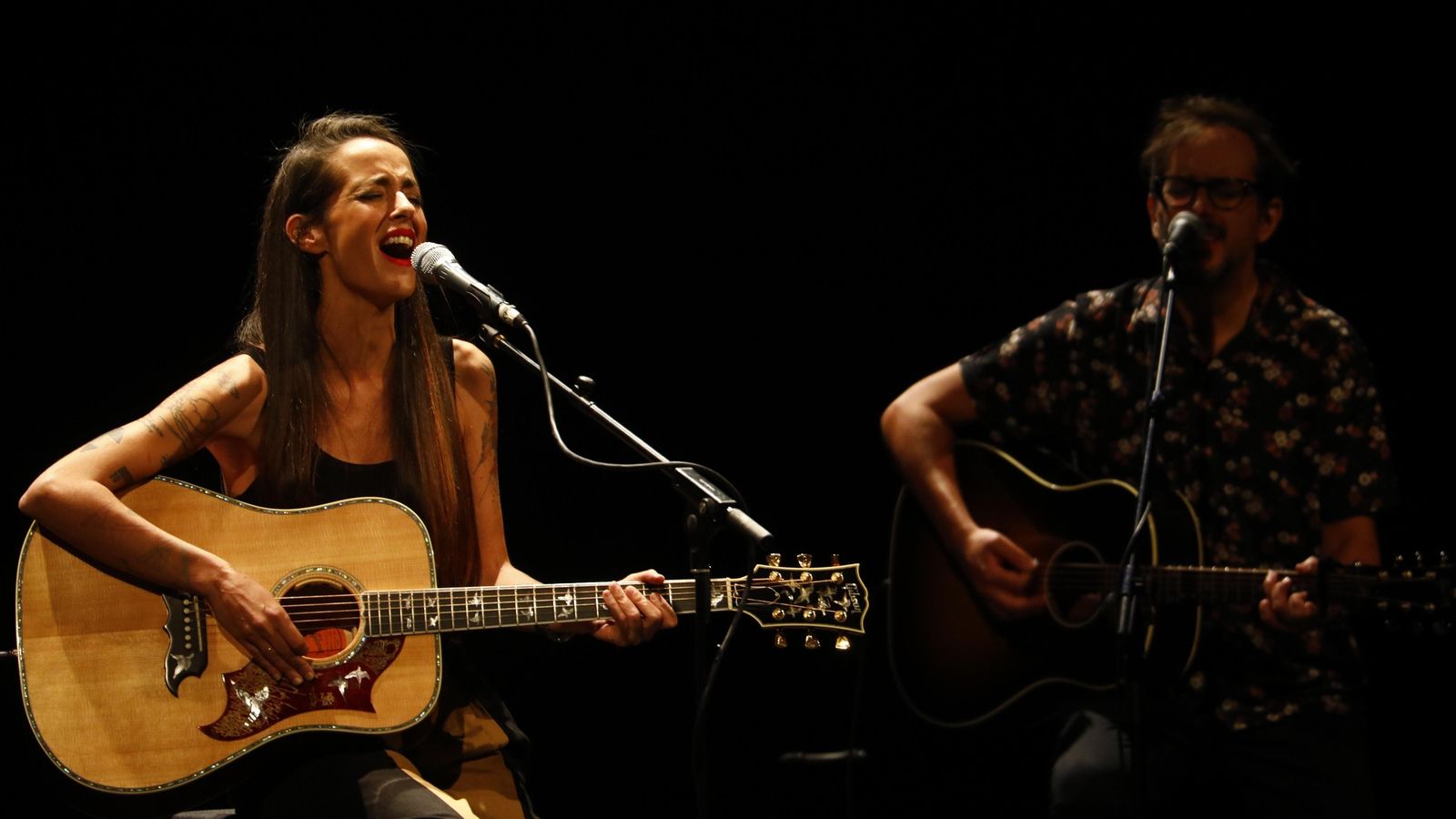 Vega, en plena actuación.