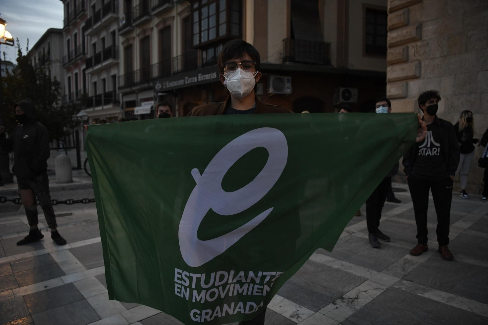 Fotos: disturbios y altercados entre manifestantes y la Policía en Granada