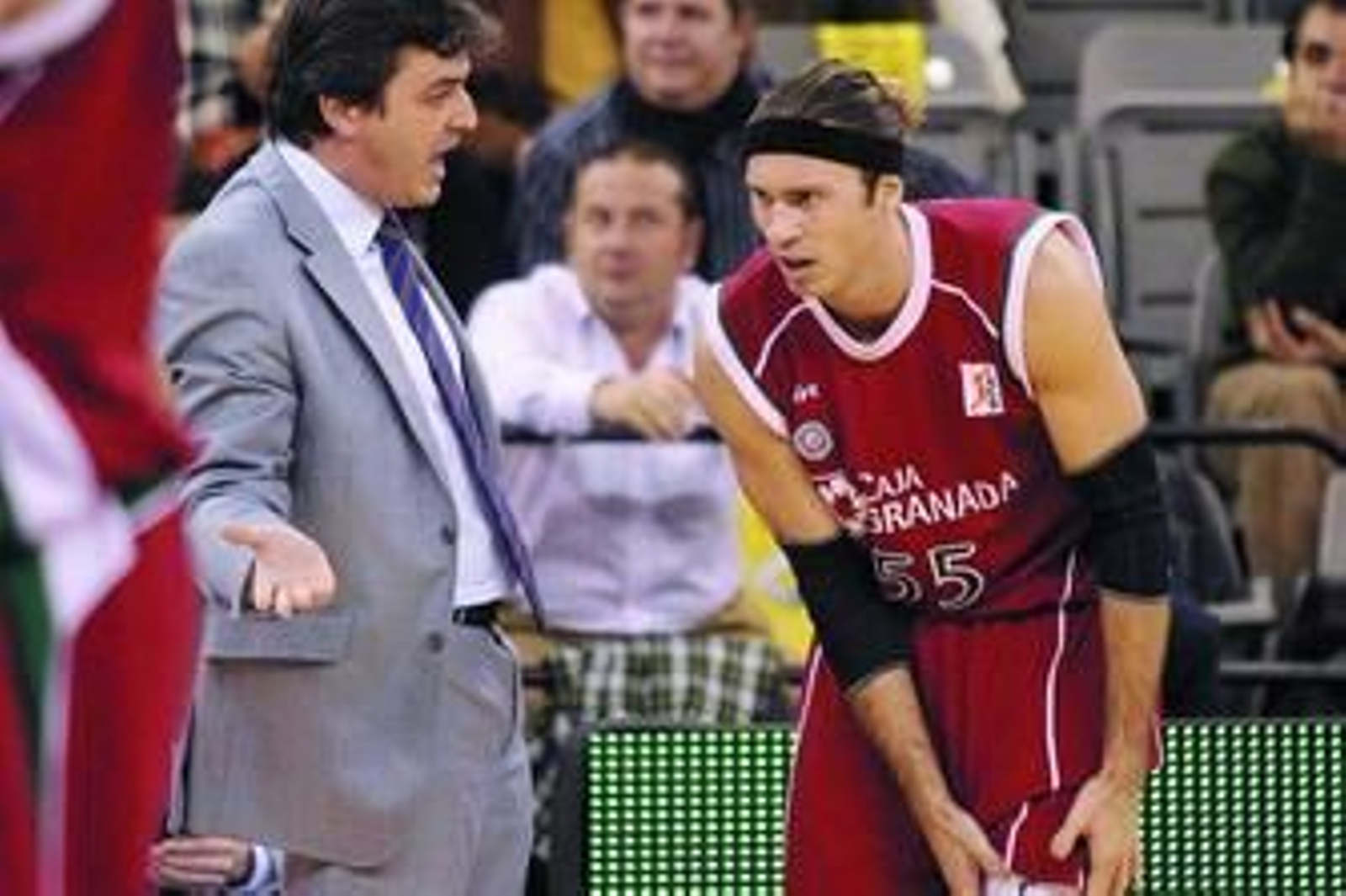 Valdeolmillos y Pecile, en un momento del encuentro ante el Gran Canaria.