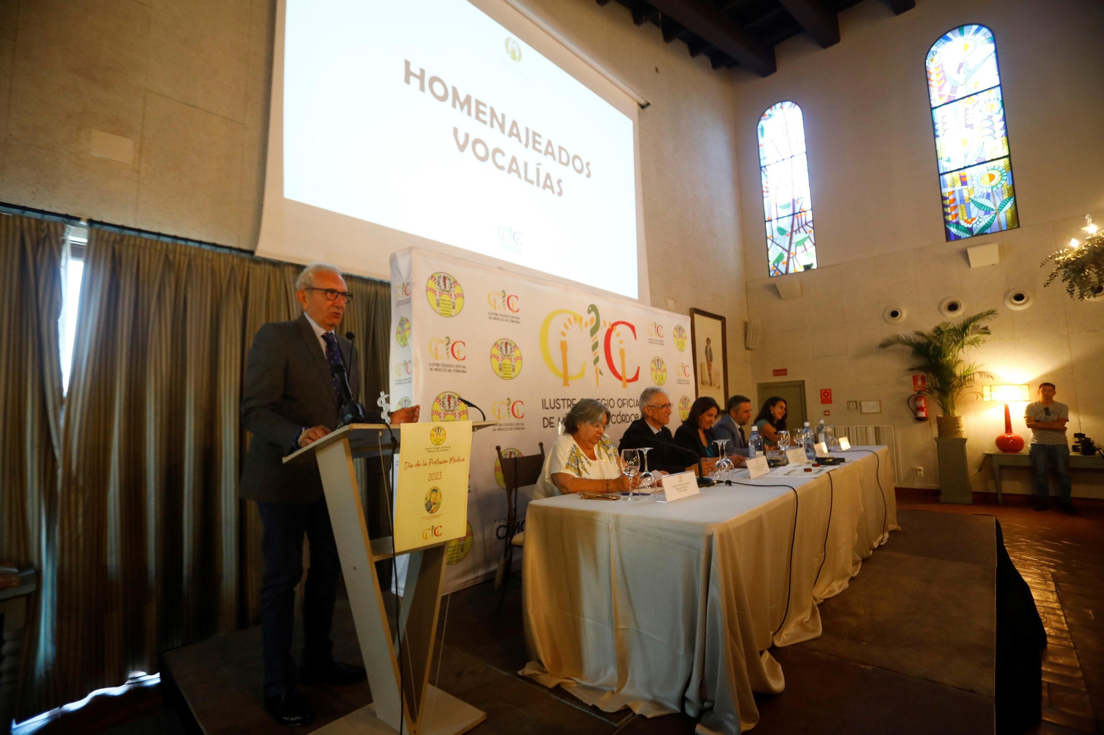 El Colegio de Médicos de Córdoba otorga sus medallas, en imágenes