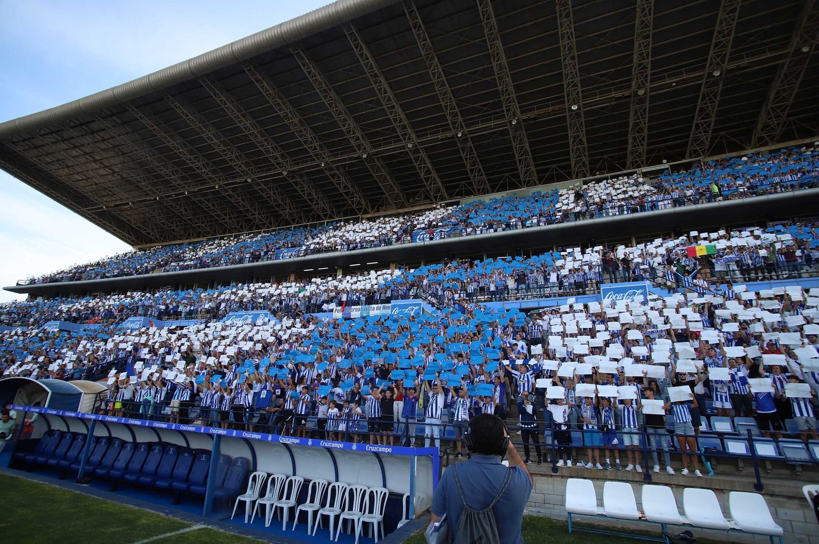 Imágenes del gran ambiente en el Nuevo Colombino en el ascenso del Recre
