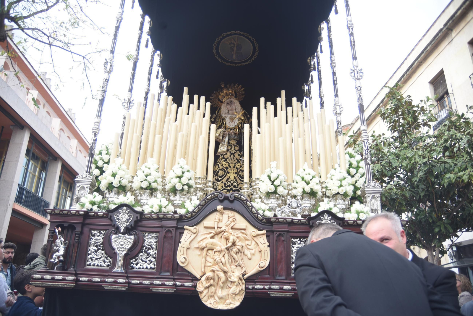 La procesión del Nazareno en este Jueves Santo de Córdoba, en imágenes