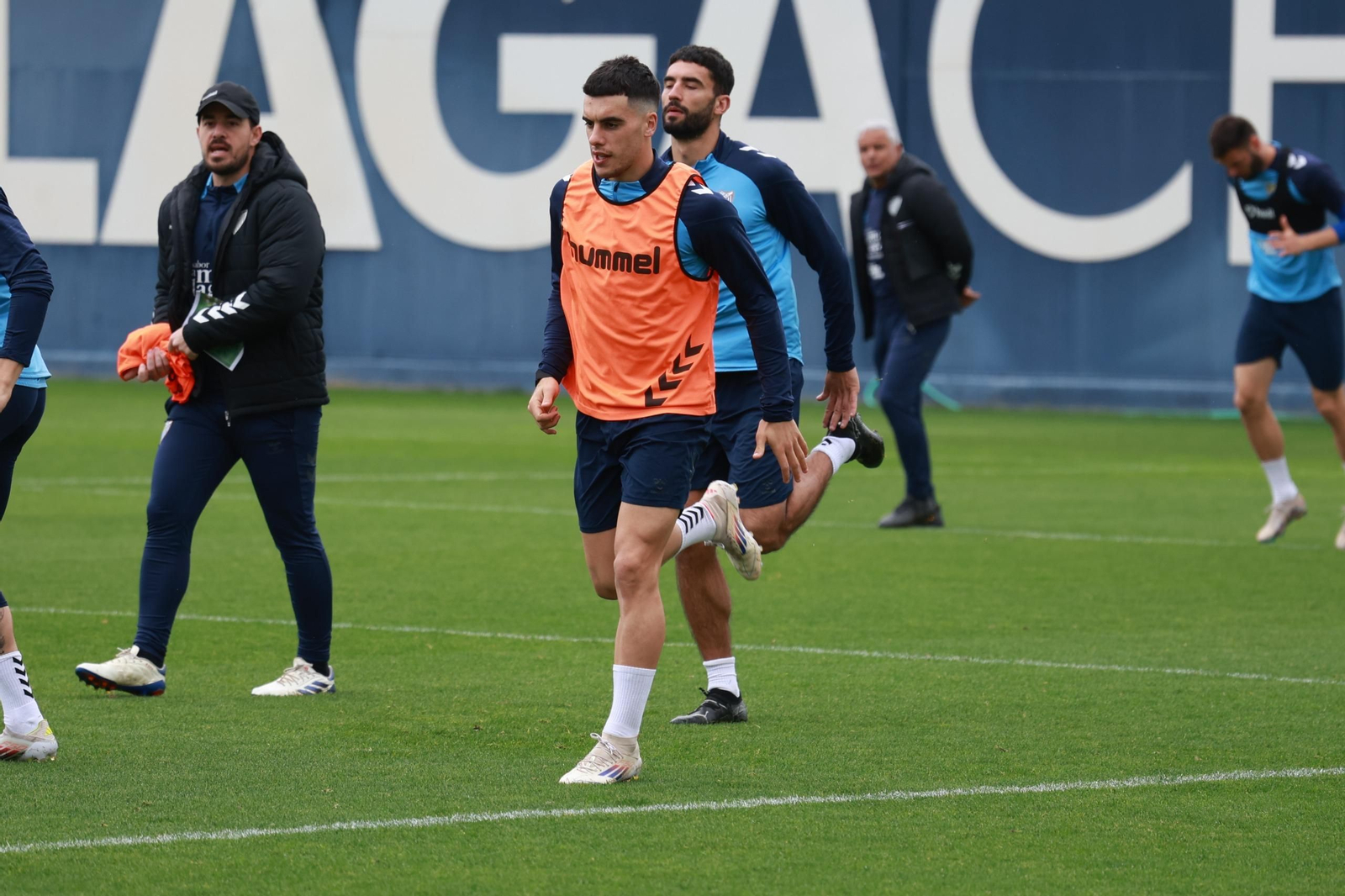 Ramón Enríquez: El capitán reaparece en muletas y sonriente