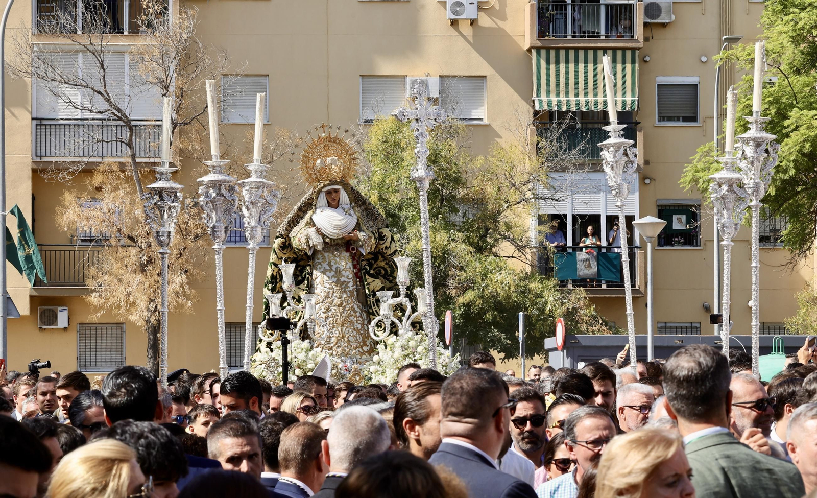 Fotos de la Misión de la Esperanza de Triana: del Tiro de Línea a las Letanías
