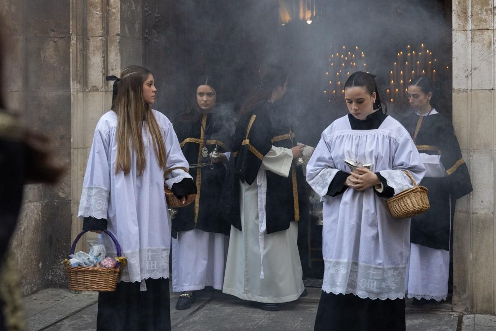 Las cofradías de la Vera Cruz, Expiración y Gran Poder lucen sus cortejos en la calle