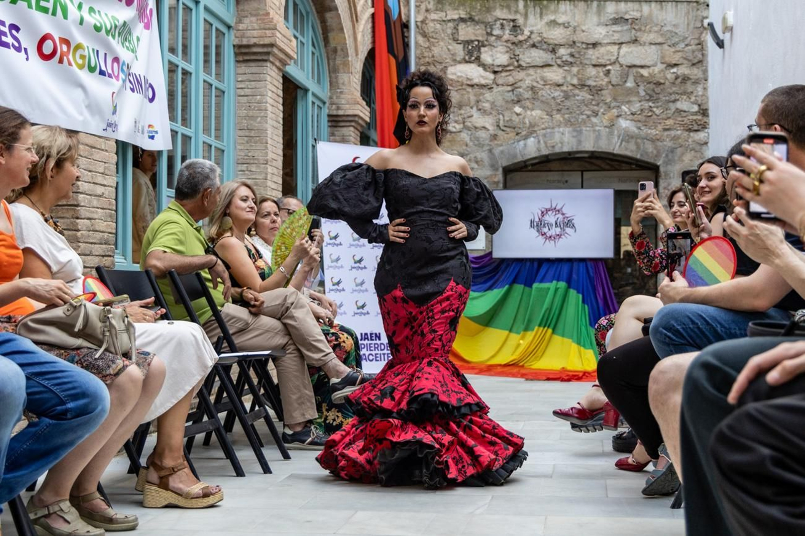 Alberto Batres, el diseñador jiennense presenta sus creaciones en el evento en el que se aborda cómo performar el género a través de la moda