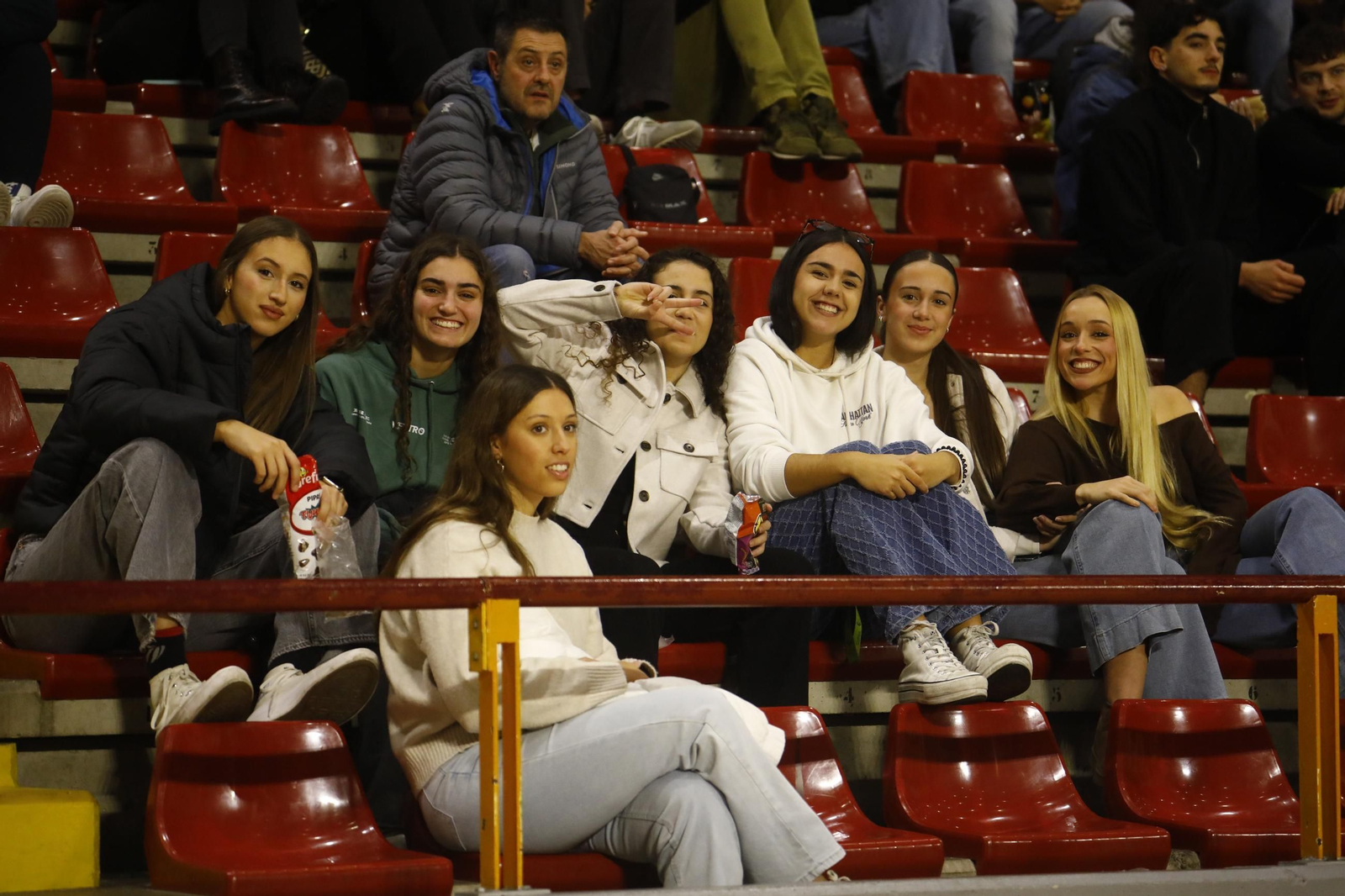 Las mejores fotos del ambiente en Vista Alegre para el Coto Córdoba - Baloncesto Valladolid