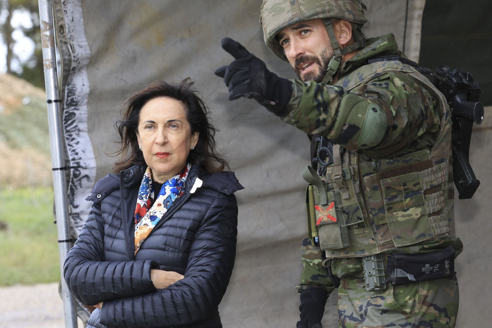 La ministra de Defensa, en el acuartelamiento de Camposoto de San Fernando