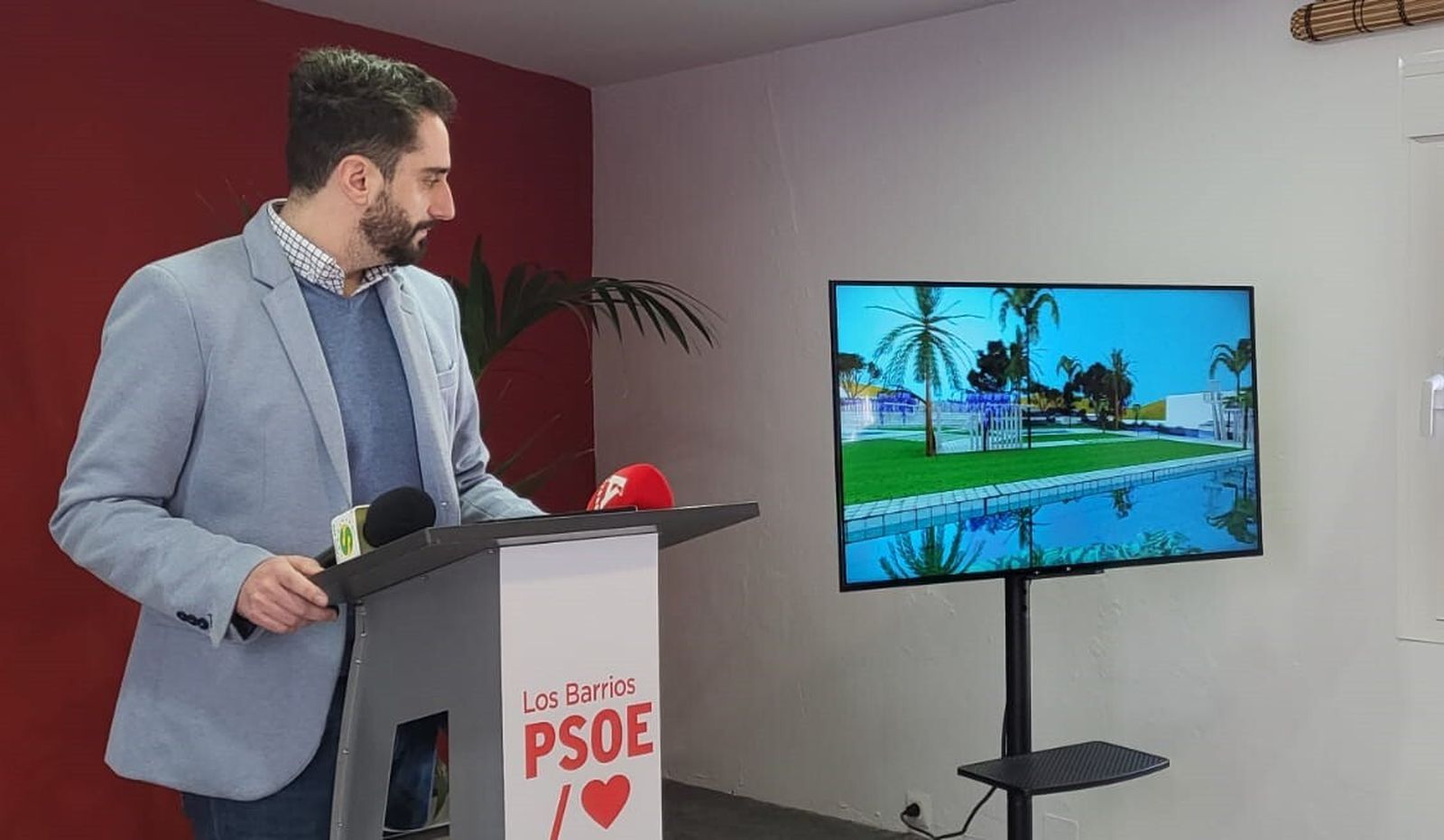 Daniel Perea, durante la presentación del proyecto de la piscina de verano