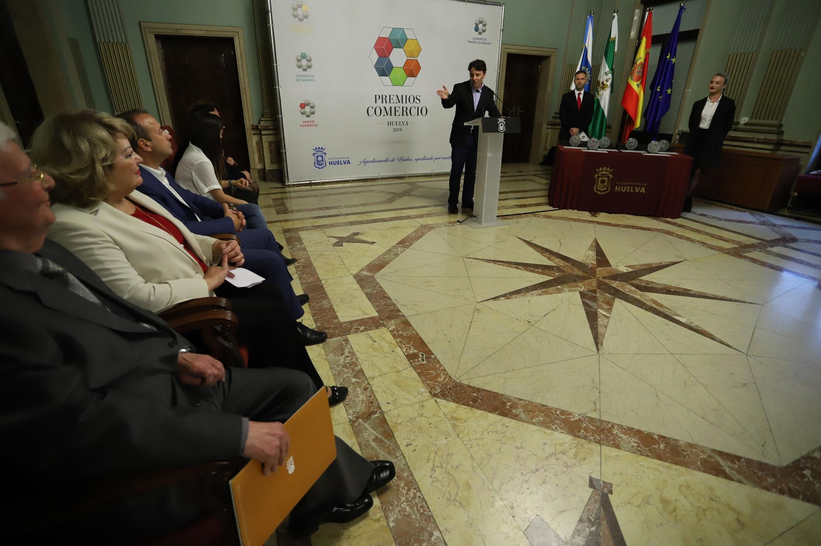 Imágenes de la entrega de los II Premios al Comercio de Huelva