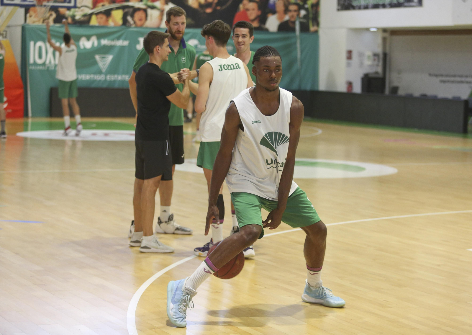 Las fotos de los jóvenes del Unicaja en Los Guindos