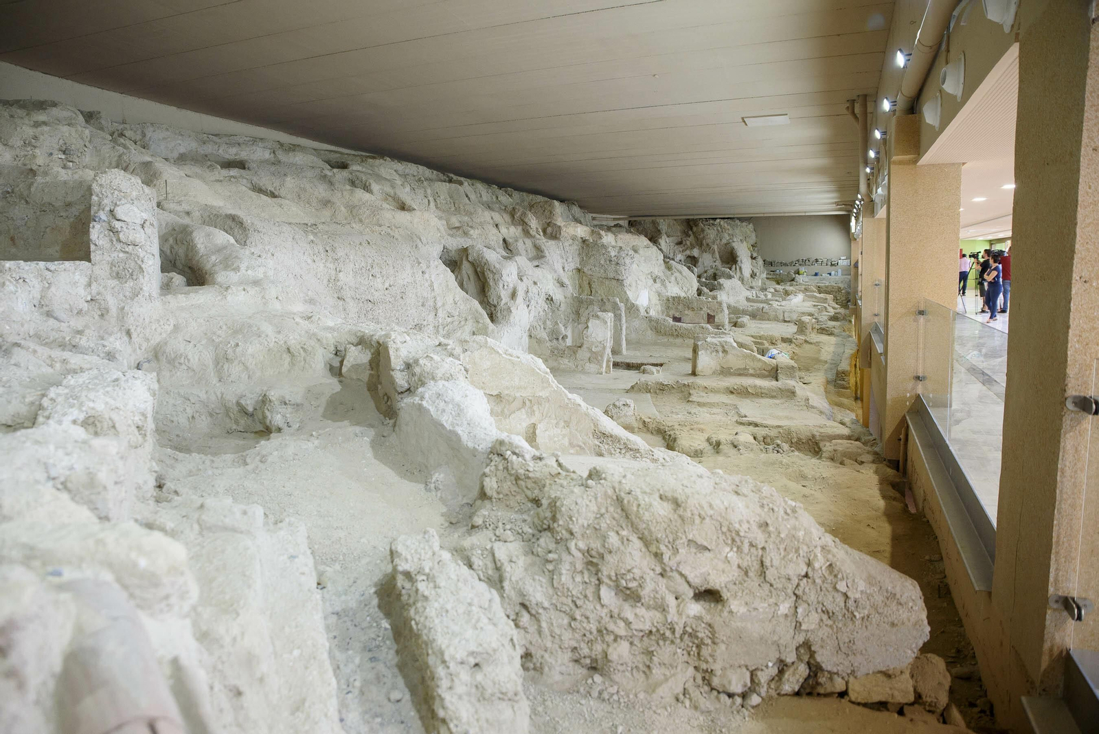 Sala del yacimiento del Mesón Gitano