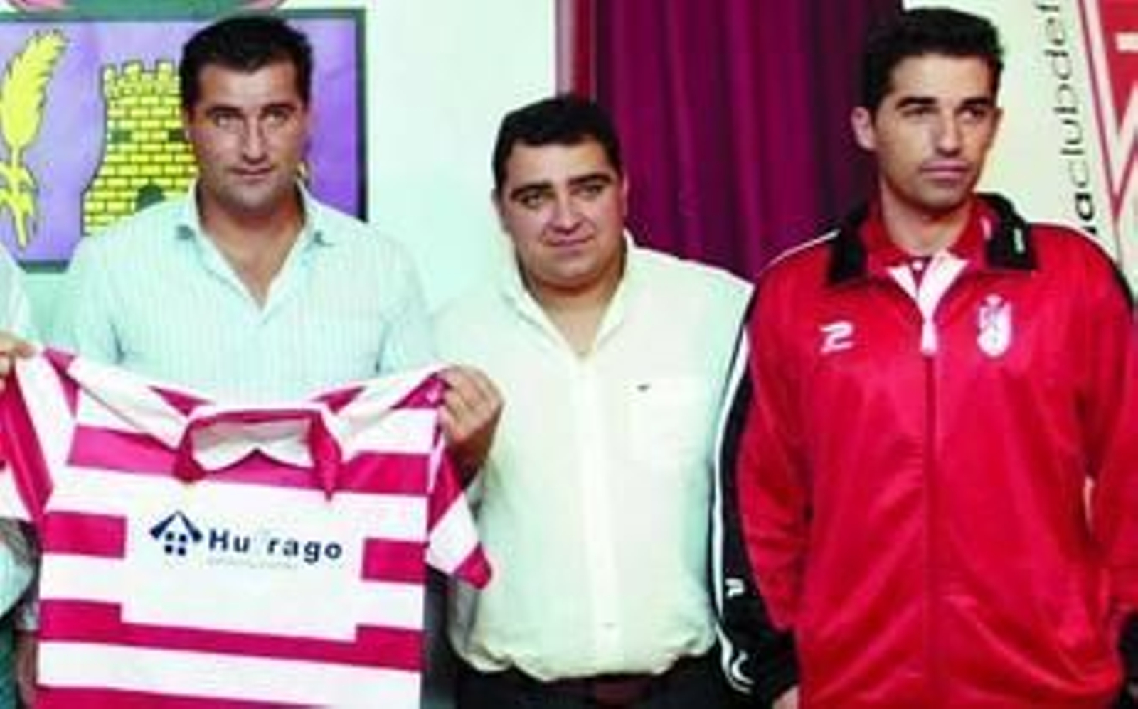 Huertas (centro), junto al ya ex presidente Paco Sanz, el día de la presentación del equipo de fútbol sala.