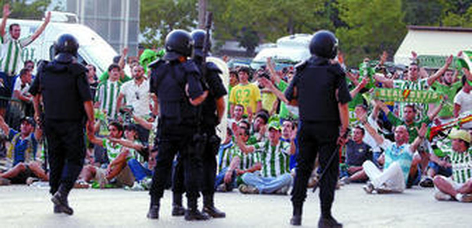 Incidentes tras el descenso del Betis