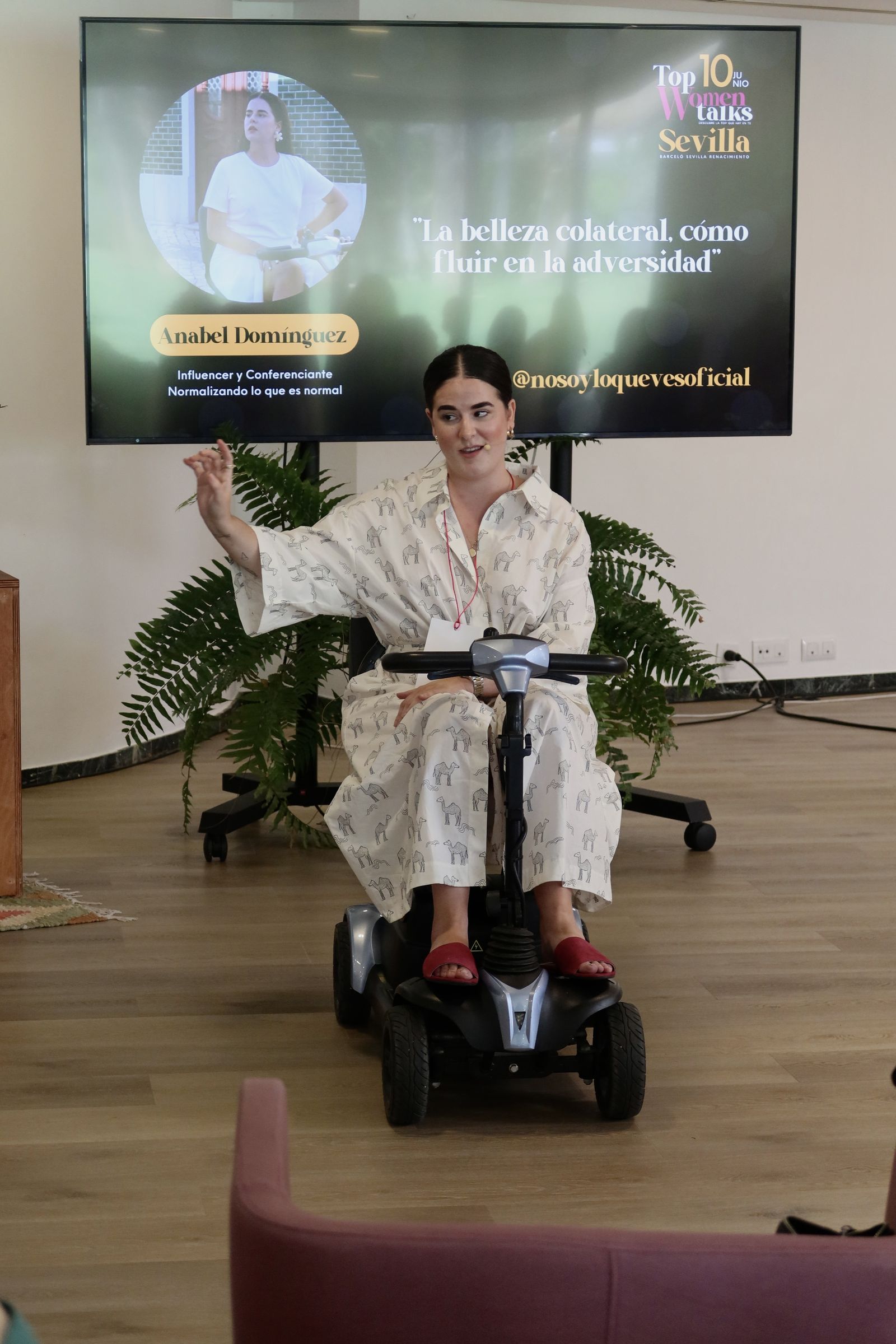 Anabel en una de sus charlas