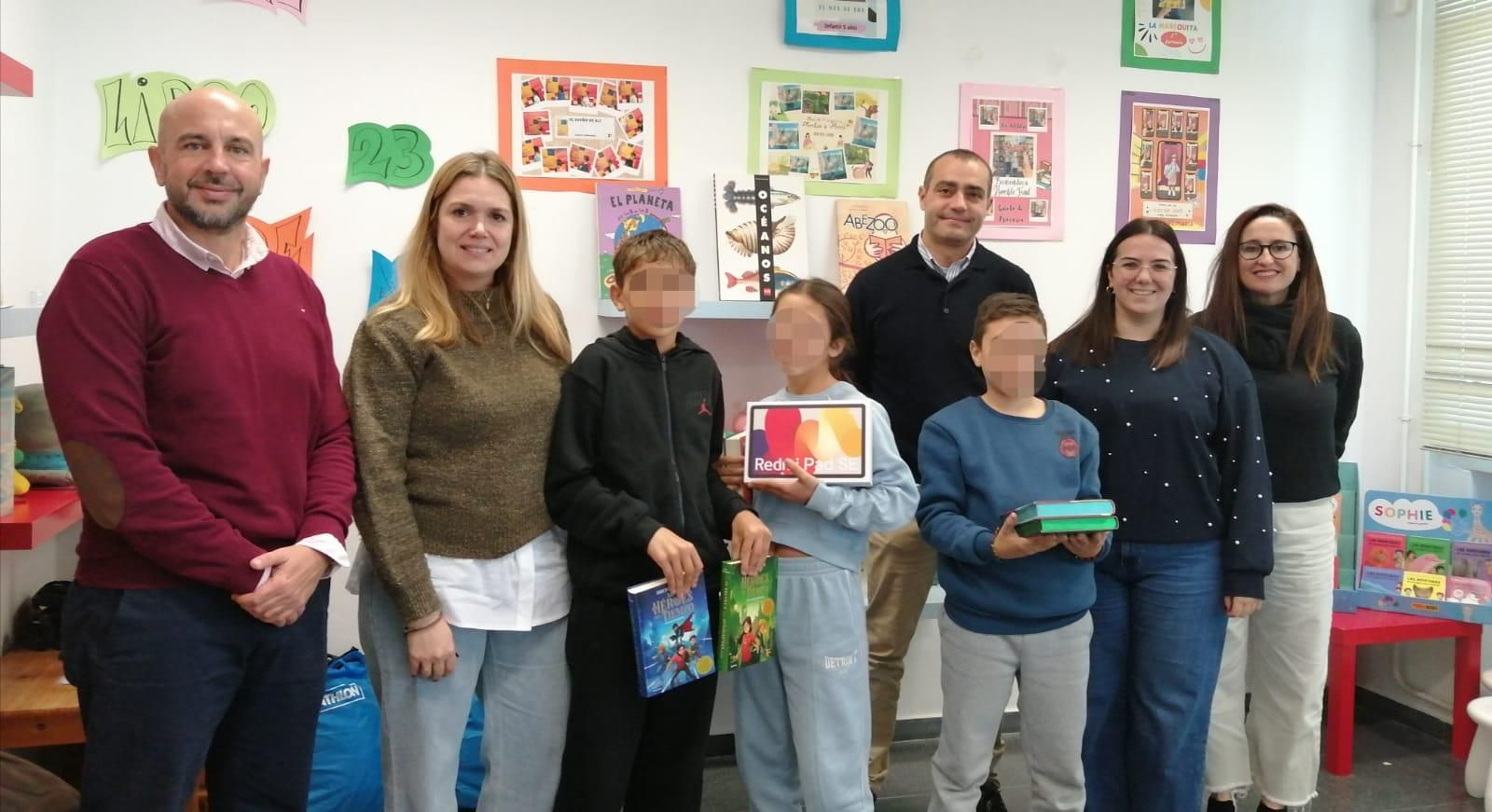 Participantes en el X Concurso de Pintura Infantil Cementos Portland.