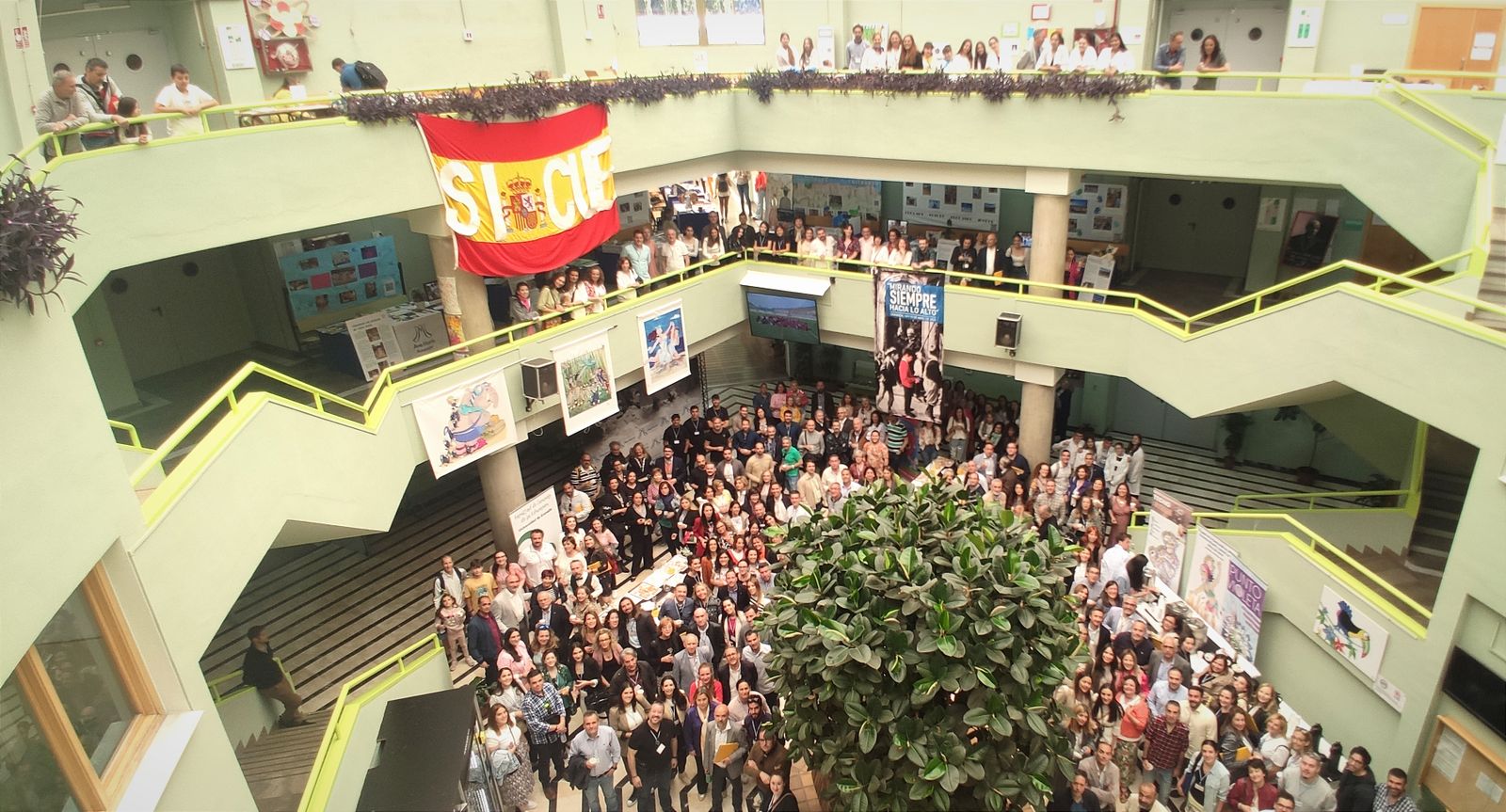 Asistentes al congreso en la Facultad de Ciencias de la Educación.