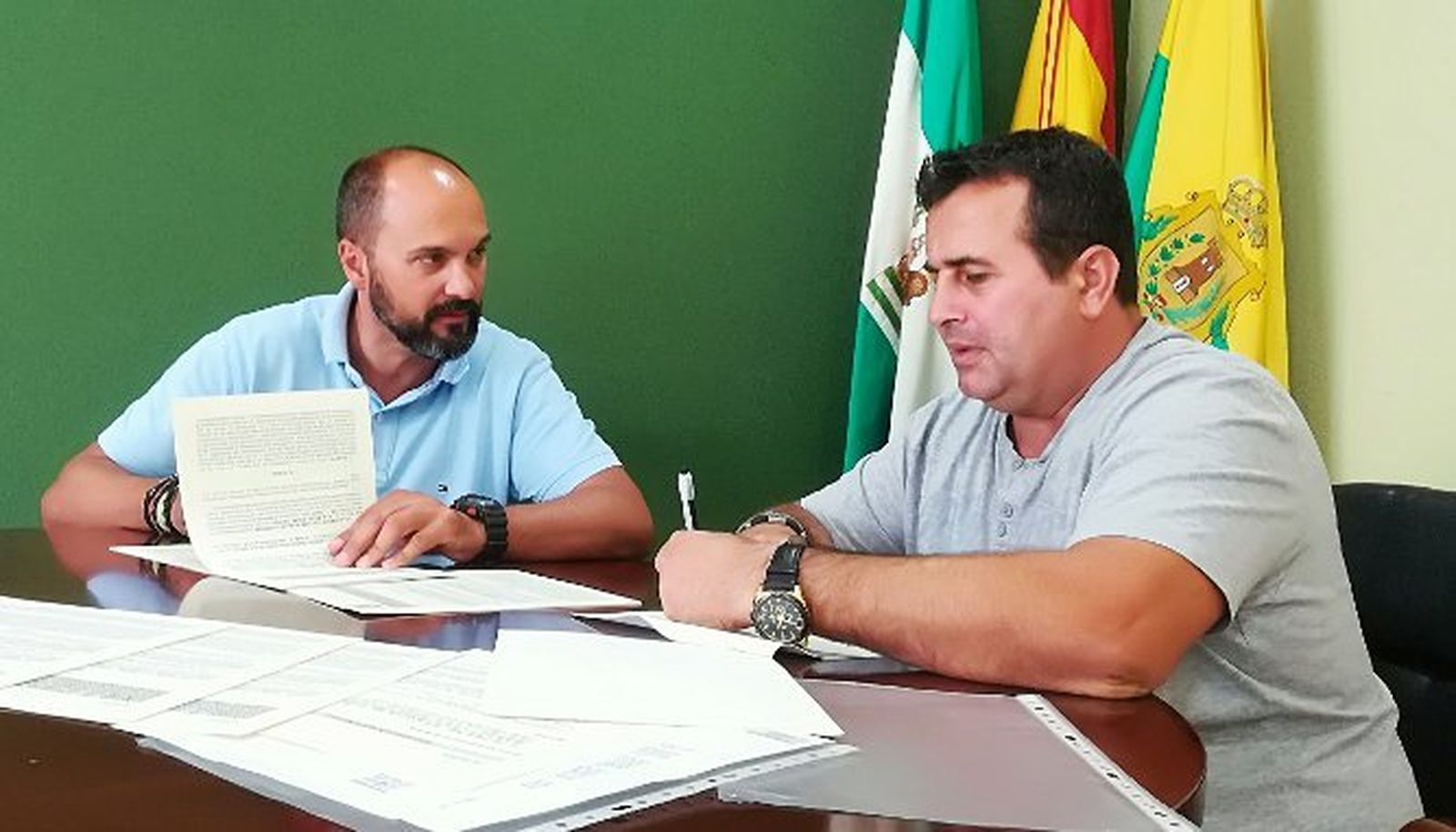 Imagen de la firma del convenio.