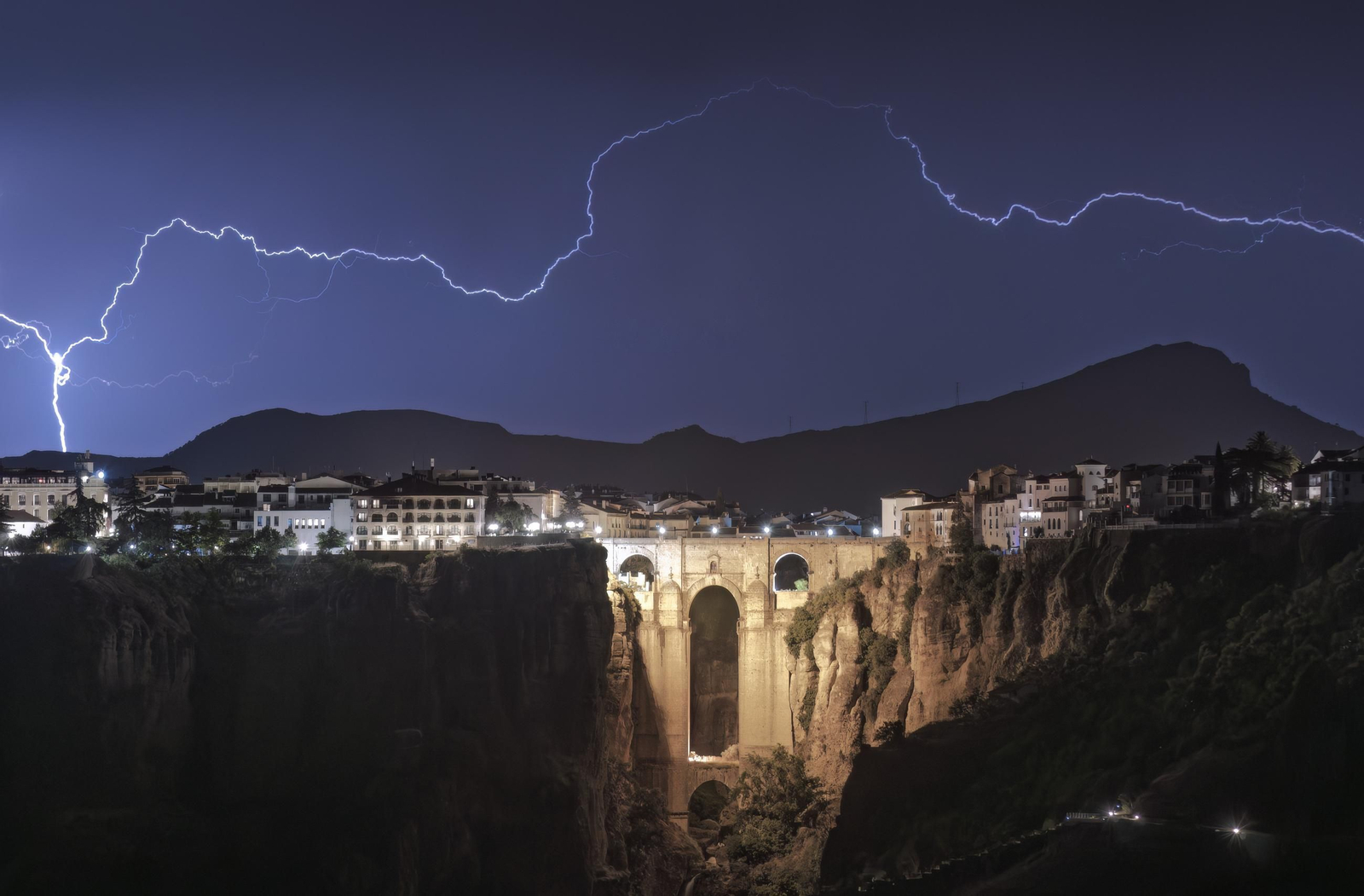 ‘Rayos sobre el Puente Nuevo’, (Ronda), Málaga de Eduardo Juan Gallego.