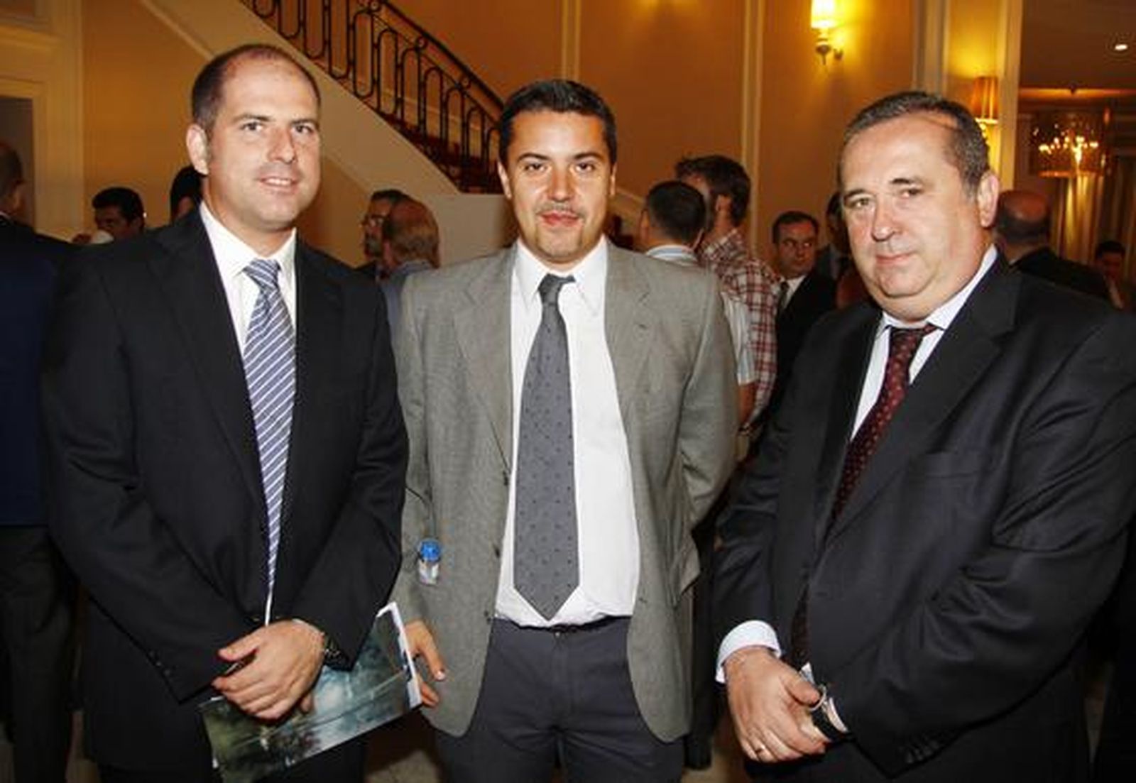 José Carlos Márquez, delegado de la Zona Suroeste de Sofrel; Félix González, responsable del área de Negocio de Aguas de Isotrol; y José Luis Cáceres, director de Ingeniería y Desarrollo de GDO.

Foto: Victoria Hidalgo