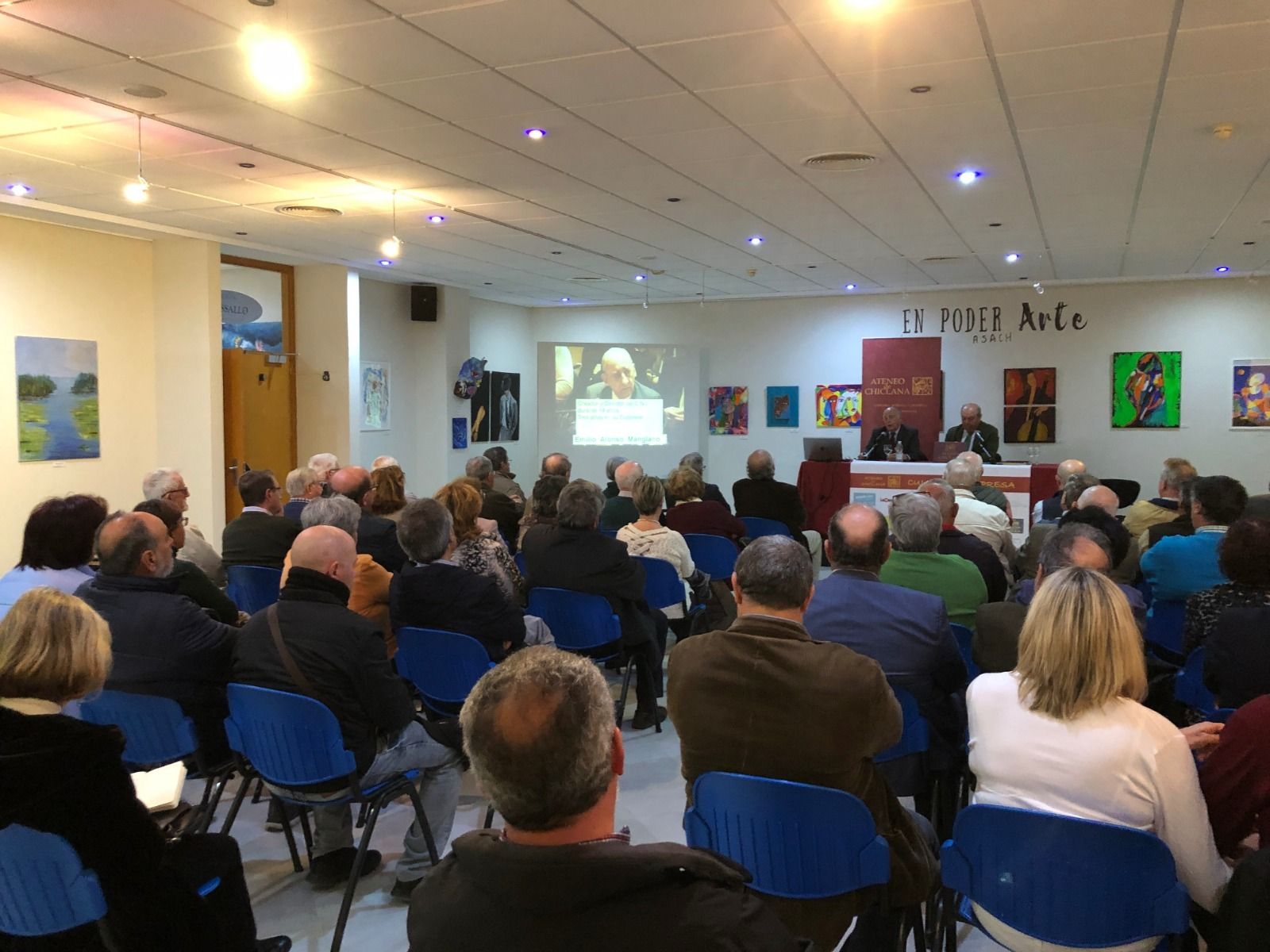 Un momento de la charla ofrecida por el ex agente del CNI en la Casa de Cultura.