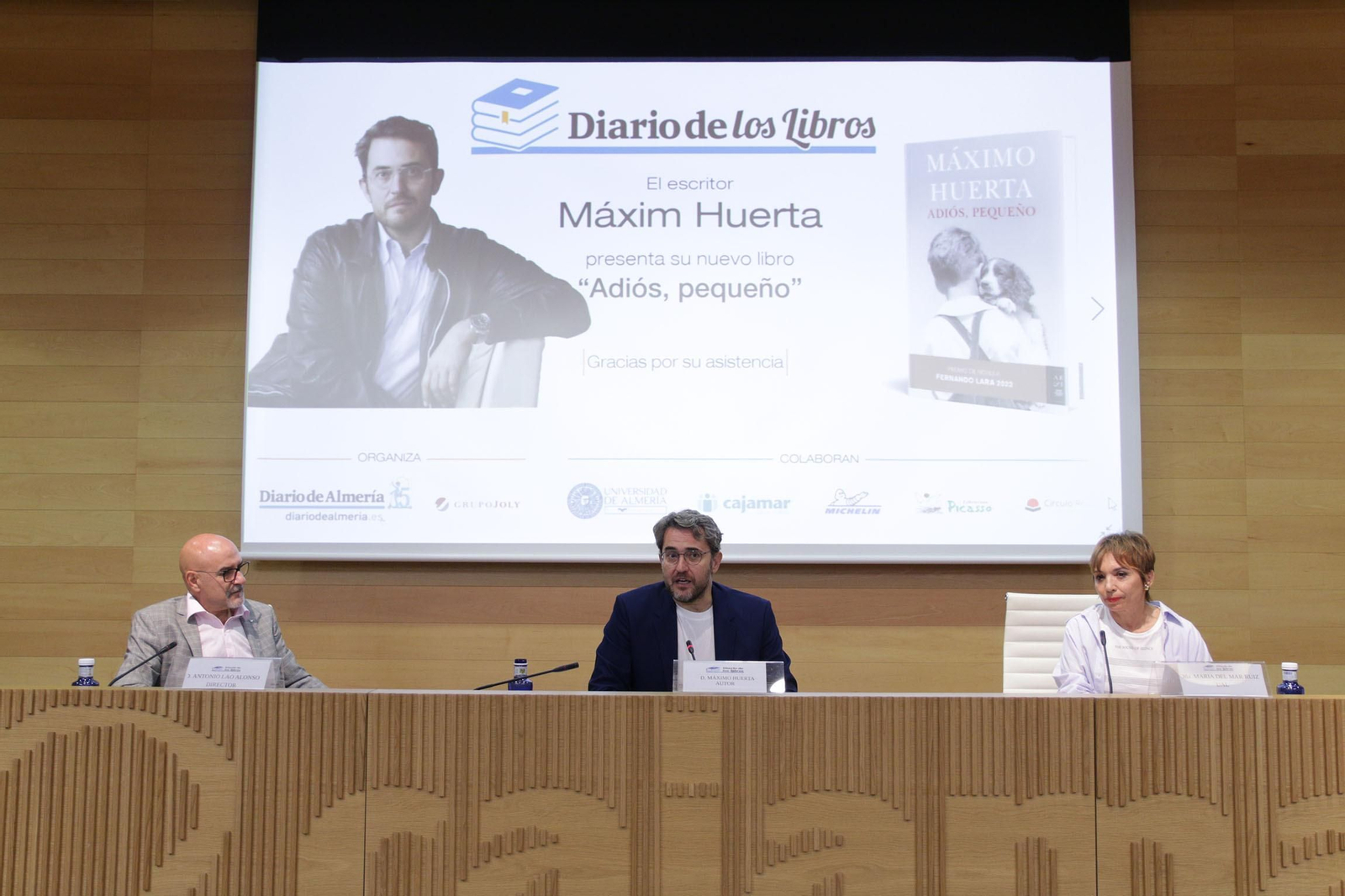Máximo Huerta entre Antonio Lao y María del Mar Ruiz.