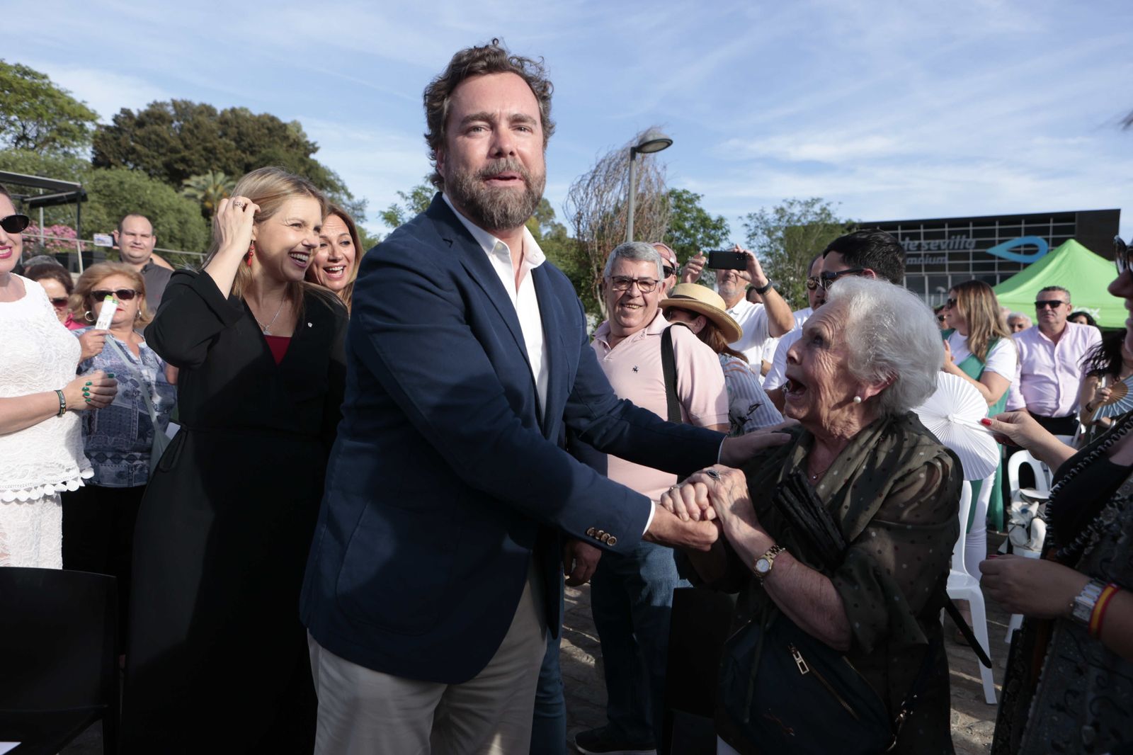 Peláez y Espinosa de los Monteros durante la presentación de las candidaturas de Vox para Sevilla.