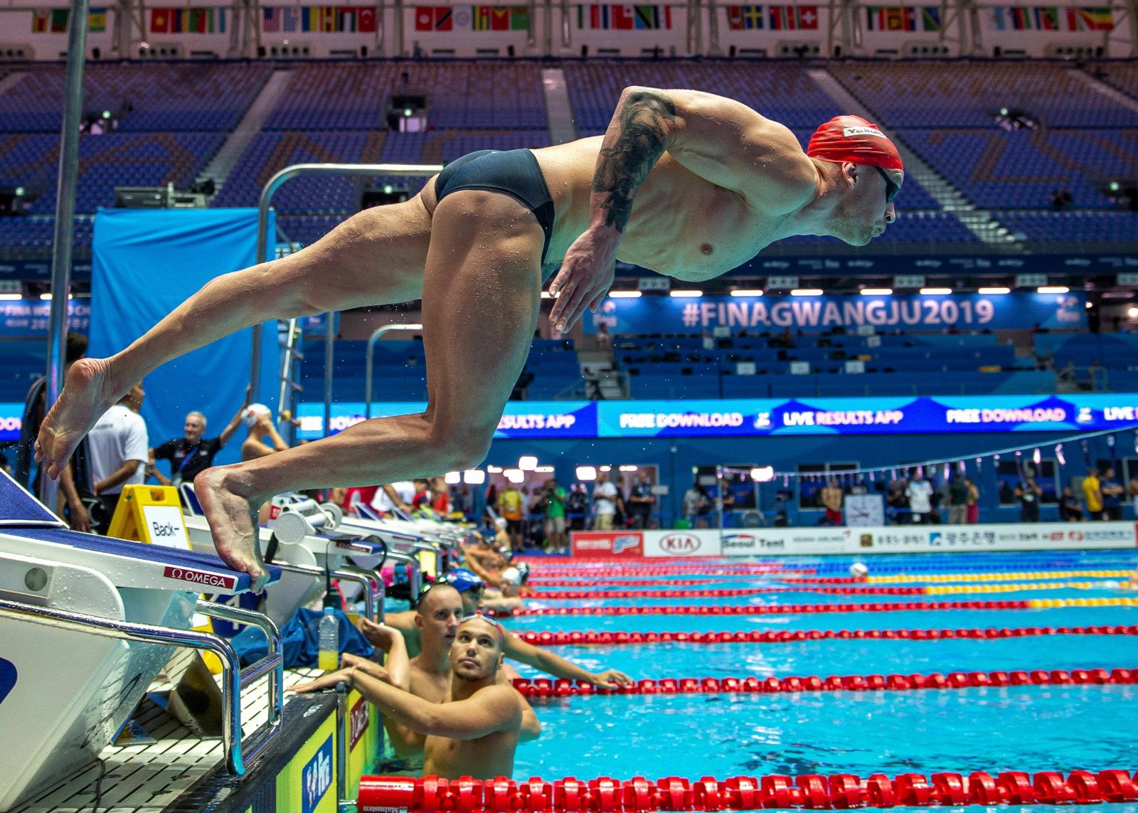 Las zambullidas de cabeza mejor dejarlas para los profesionales de la natación.