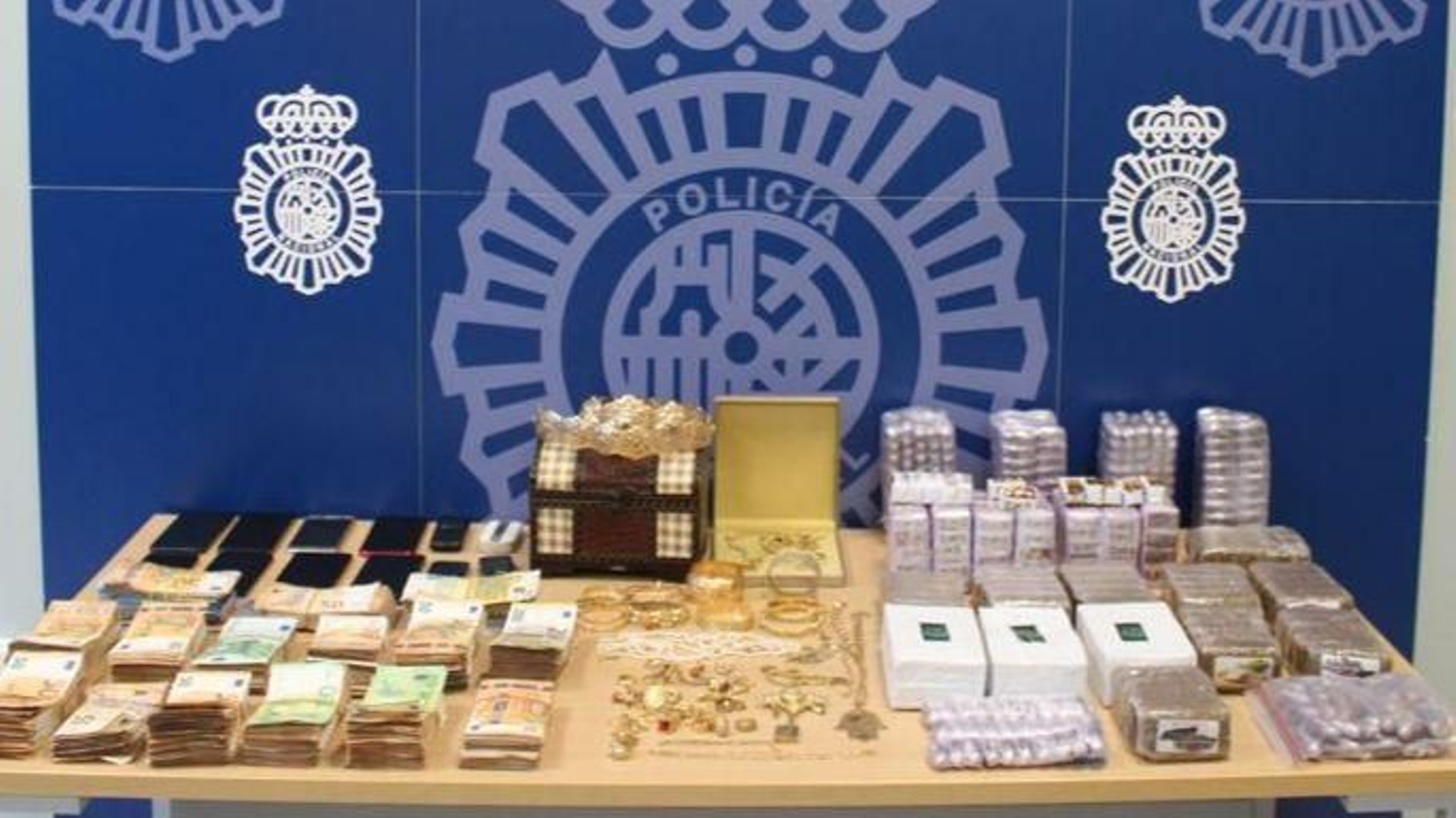 Efectos intervenidos a la organización desmantelada en Granada