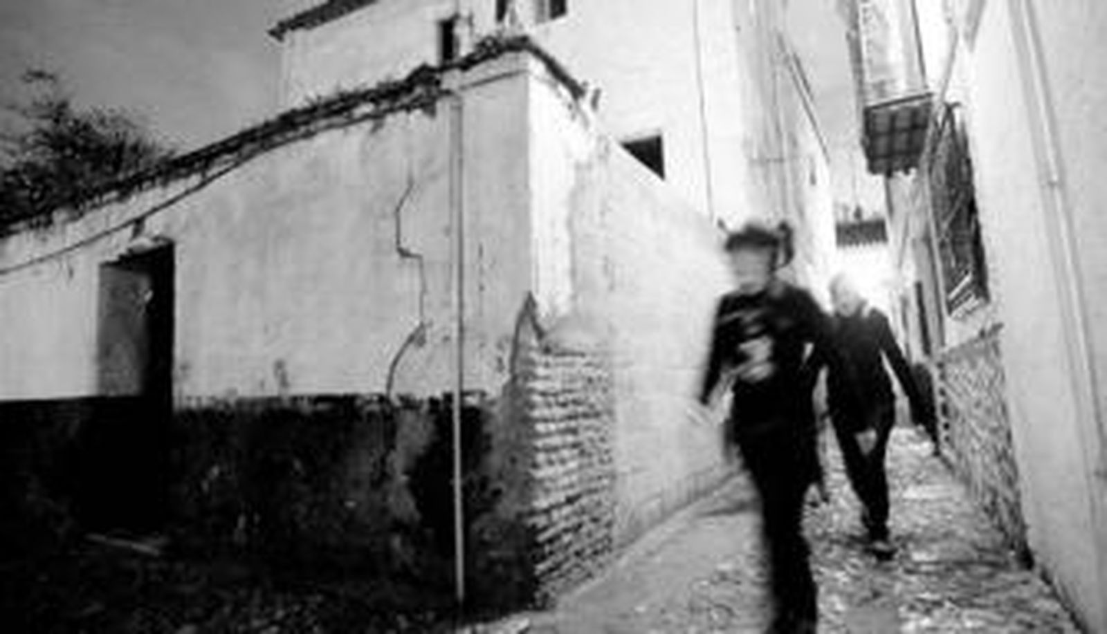 La parte reparada con bloques de hormigón es el tramo de la fachada que se cayó.