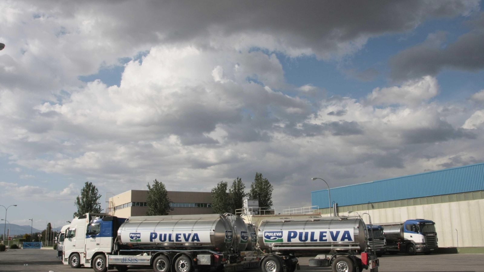 Un camión en la sede de Puleva