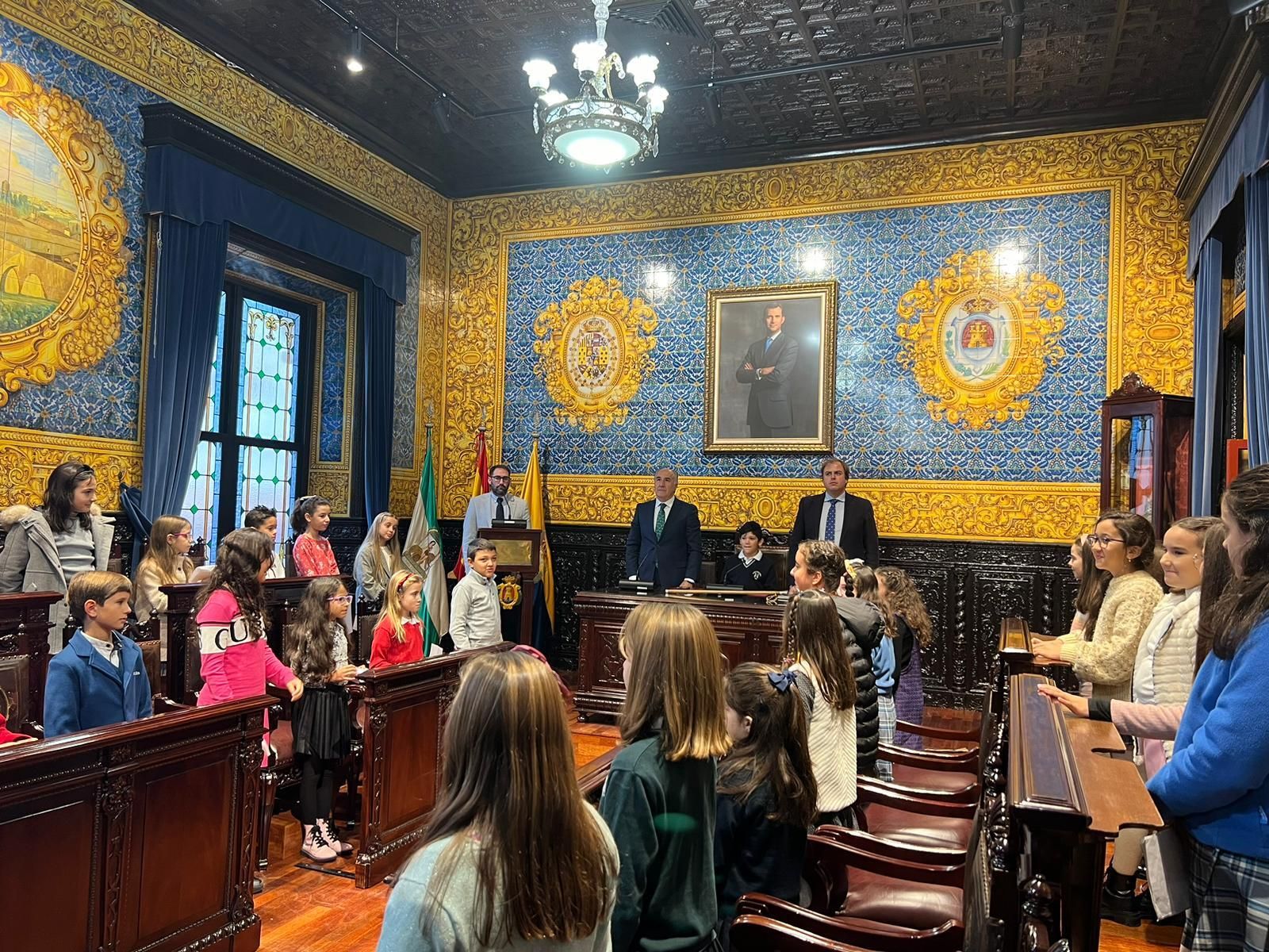 Escolares de Algeciras toman el relevo a los políticos en el Pleno infantil por el Día de la Constitución