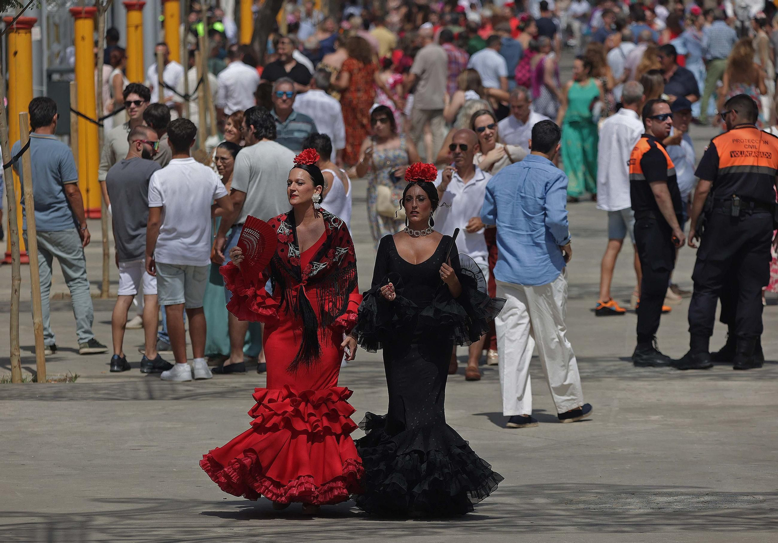 Búscate en las fotos del Domingo por Sevillanas de la Feria Real de Algeciras 2025