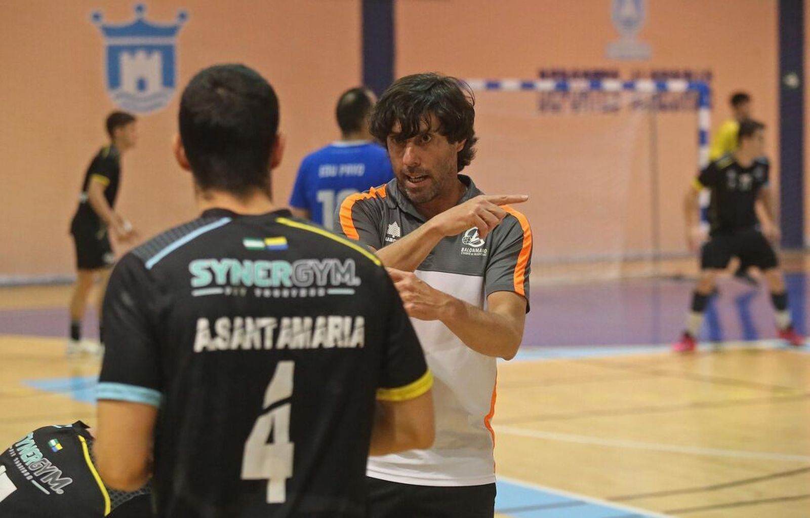 Iñaki Pérez se dirige a Santamaría.