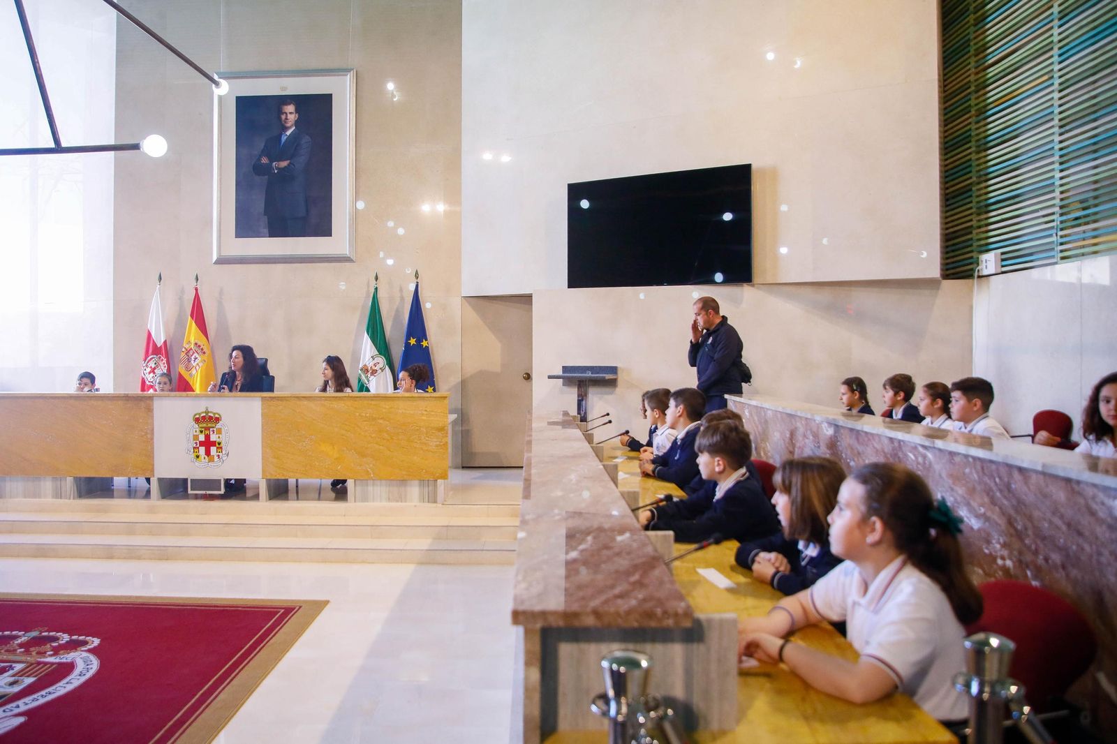 Visita al Ayuntamiento de Almería del colegio Virgen de Fátima, en imágenes