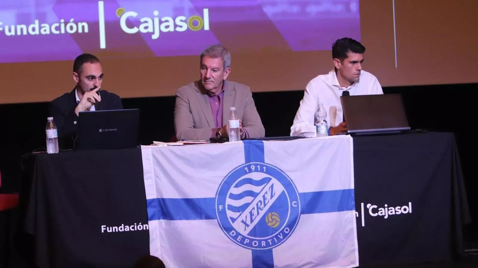 Un momento de la asamblea general ordinaria del Xerez DFC del pasado noviembre.