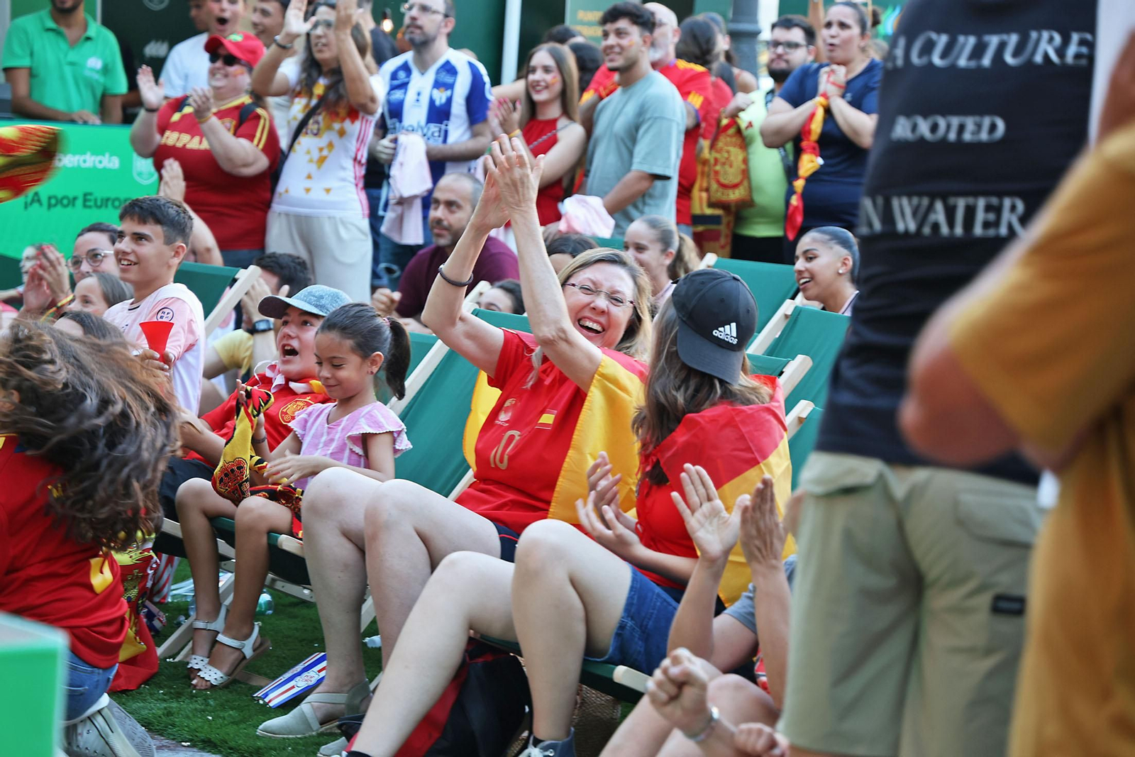 Imágenes de la Fan zone en Huelva de la Final de la Eurocopa entre Inglaterra y España Imágenes de la Fan zone en Huelva de la Final de la Eurocopa entre Inglaterra y España