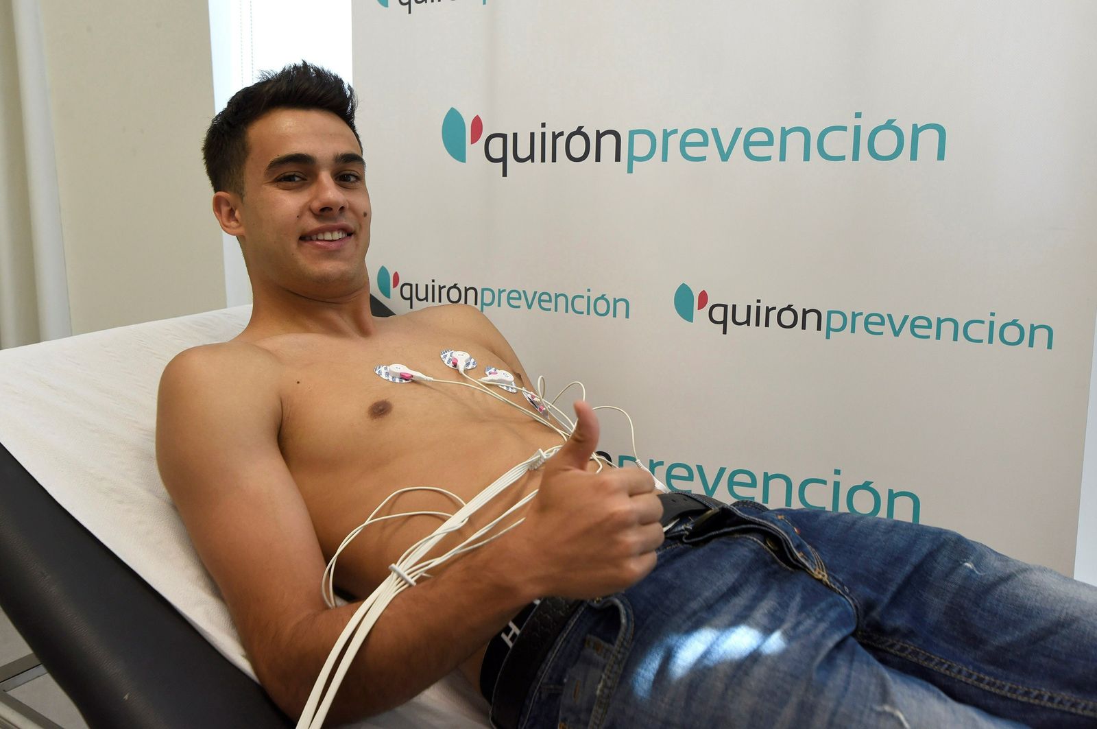 Reguilón, durante su reconocimiento médico.