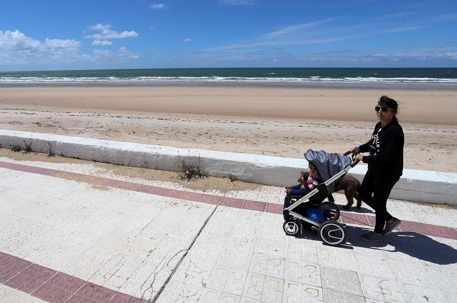 Vista de cómo luce la playa de Matalascañas durante el confinamiento por el coronavirus.