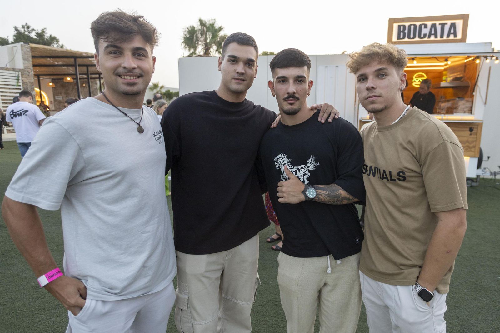 Búscate en las imágenes del concierto de La Plazuela en Bahía Sound