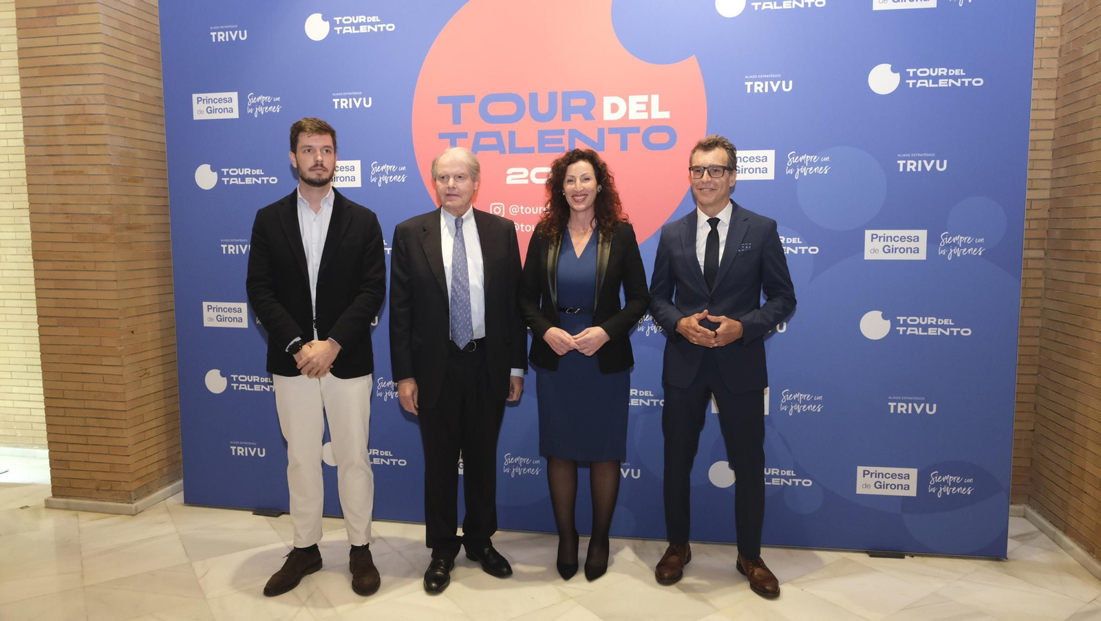Imágenes de la Reina Letizia en el Tour del Talento en Almería